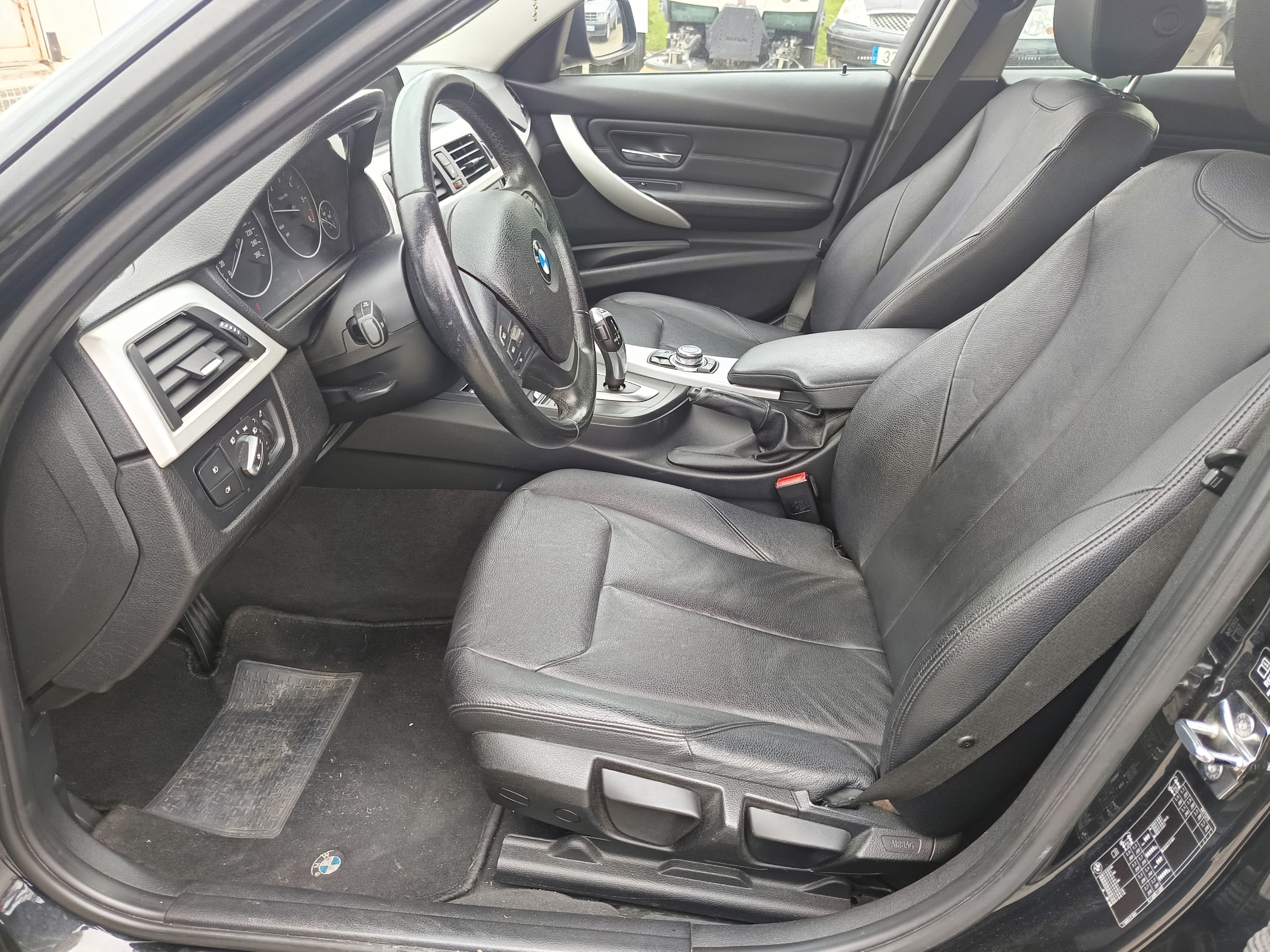 BMW 318d · Ano 2012 Més Maio — image 30
