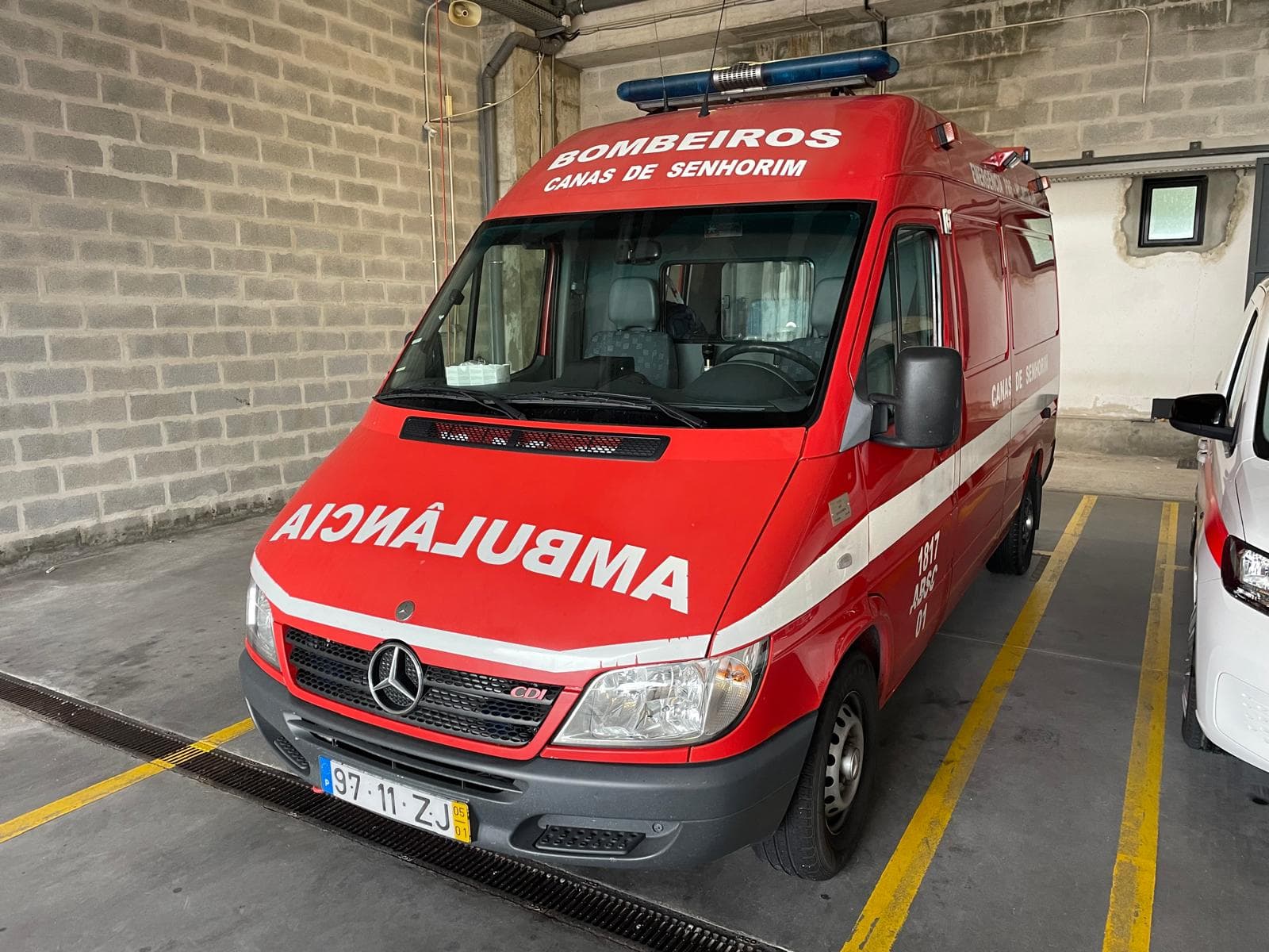 Mercedes-Benz Sprinter 313 CDI · Ano 2005 — image 2