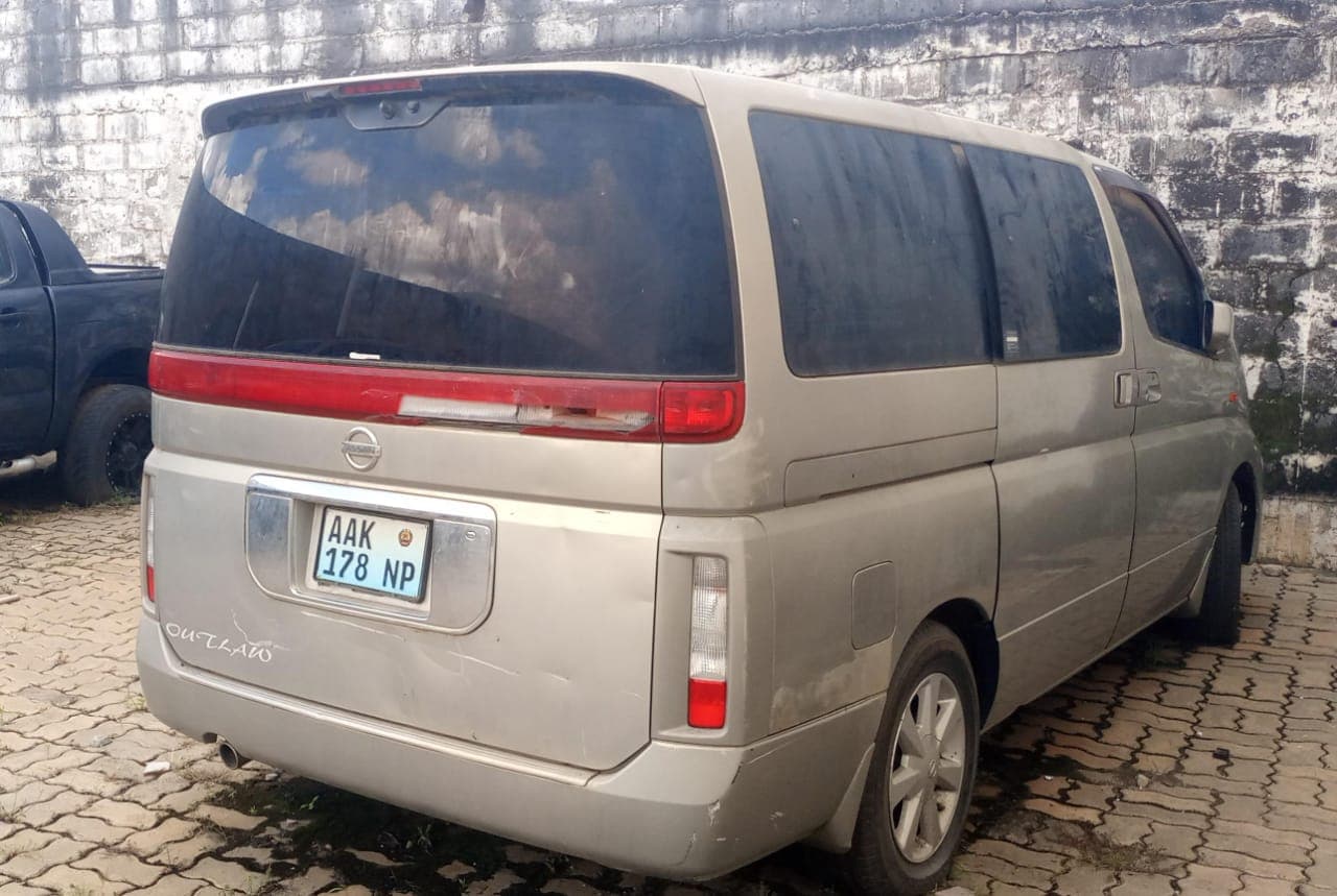Viatura Nissan Serena — imagem 3