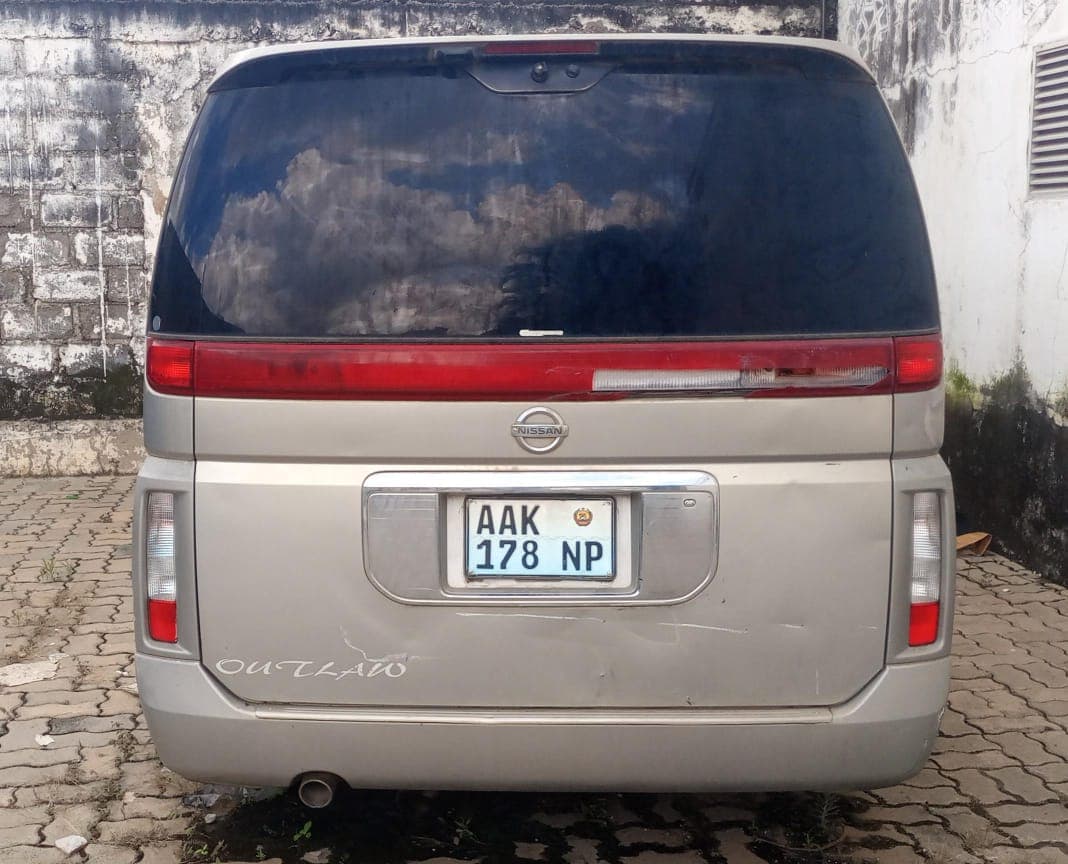 Viatura Nissan Serena — imagem 6