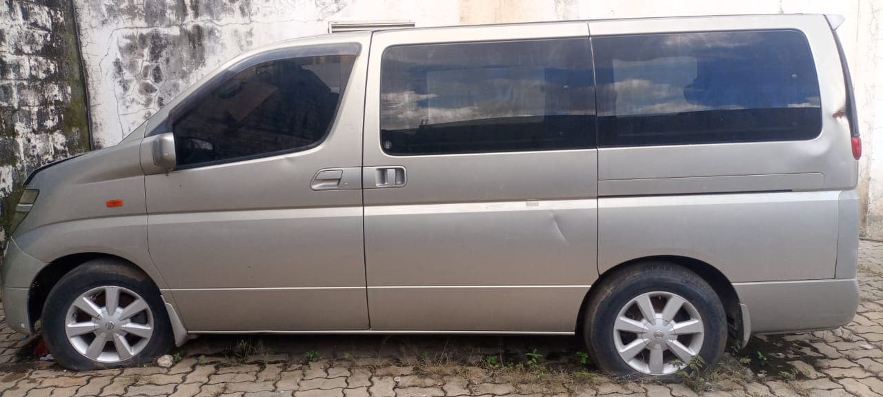Viatura Nissan Serena — imagem 2
