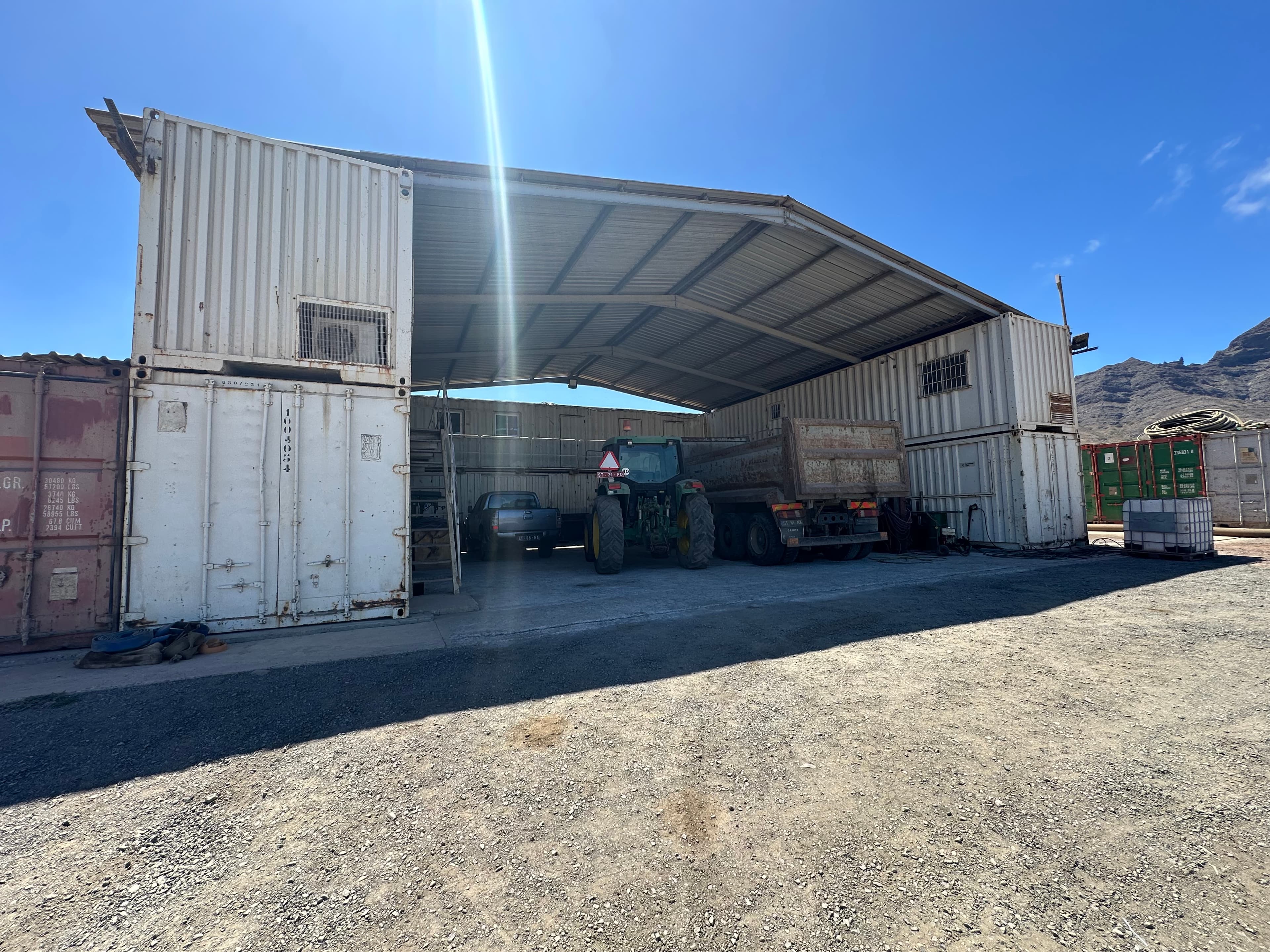 Estrutura modular com seis contentores — imagem 14