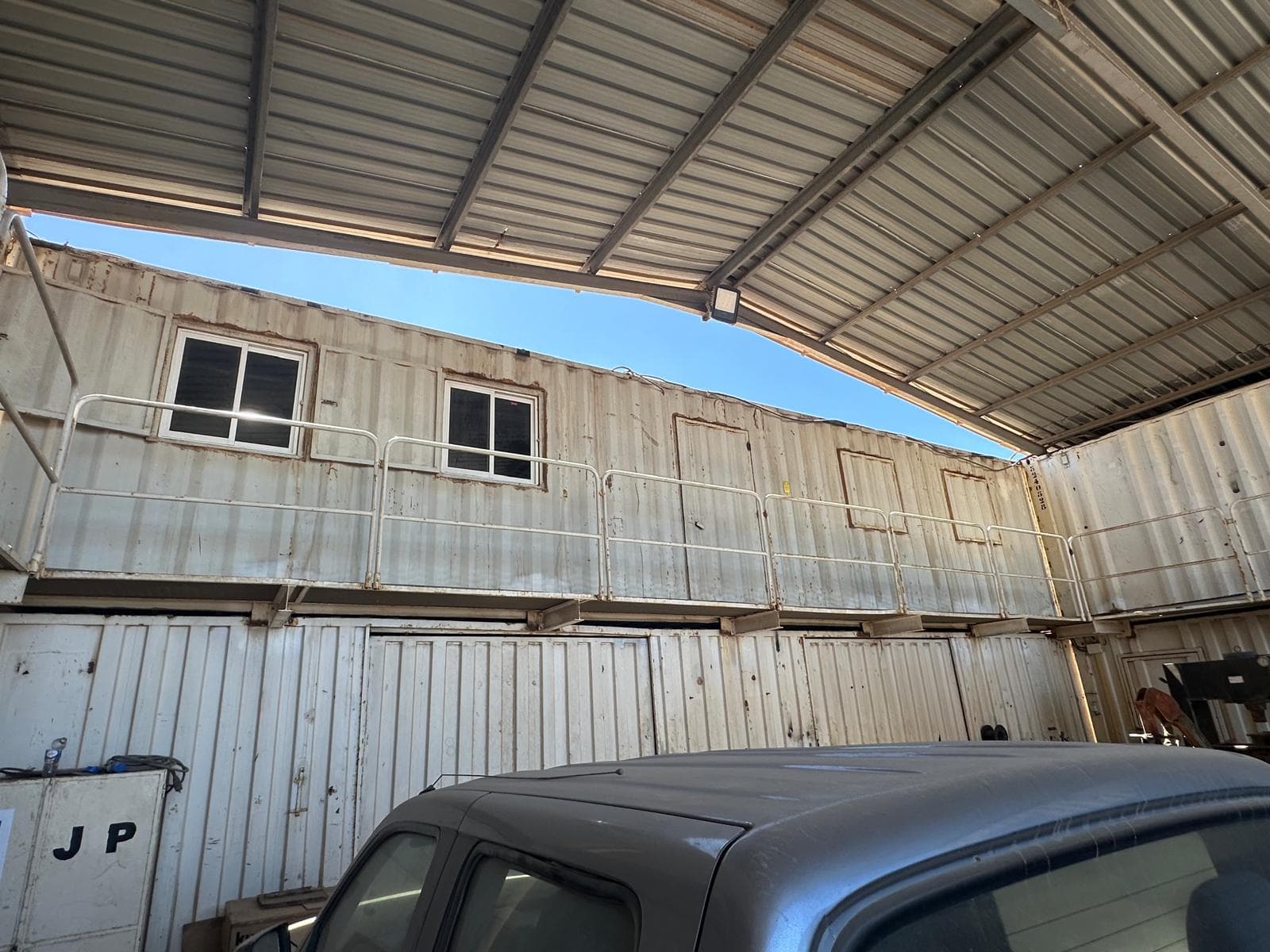 Estrutura modular com seis contentores — imagem 4