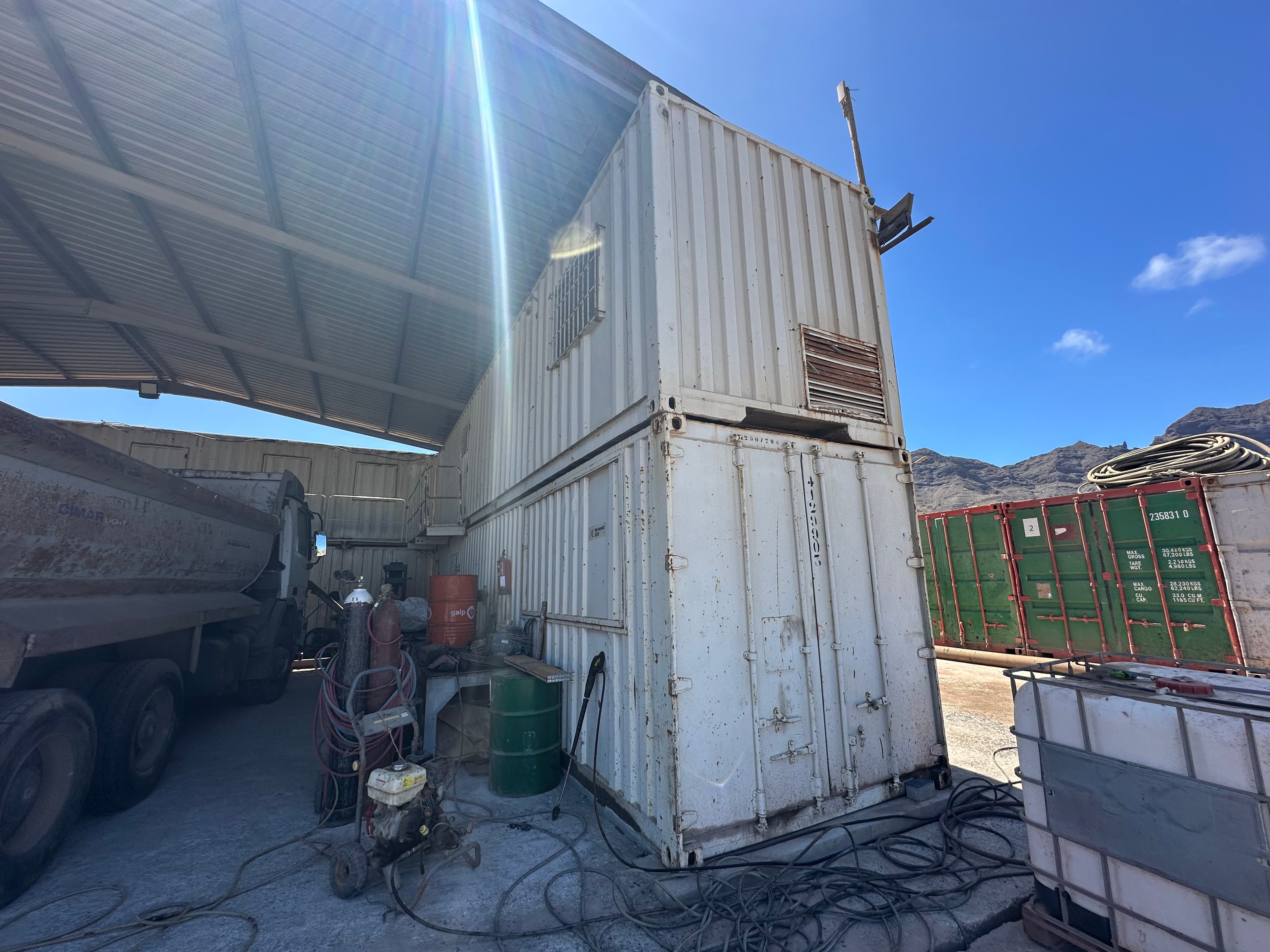 Estrutura modular com seis contentores — imagem 3