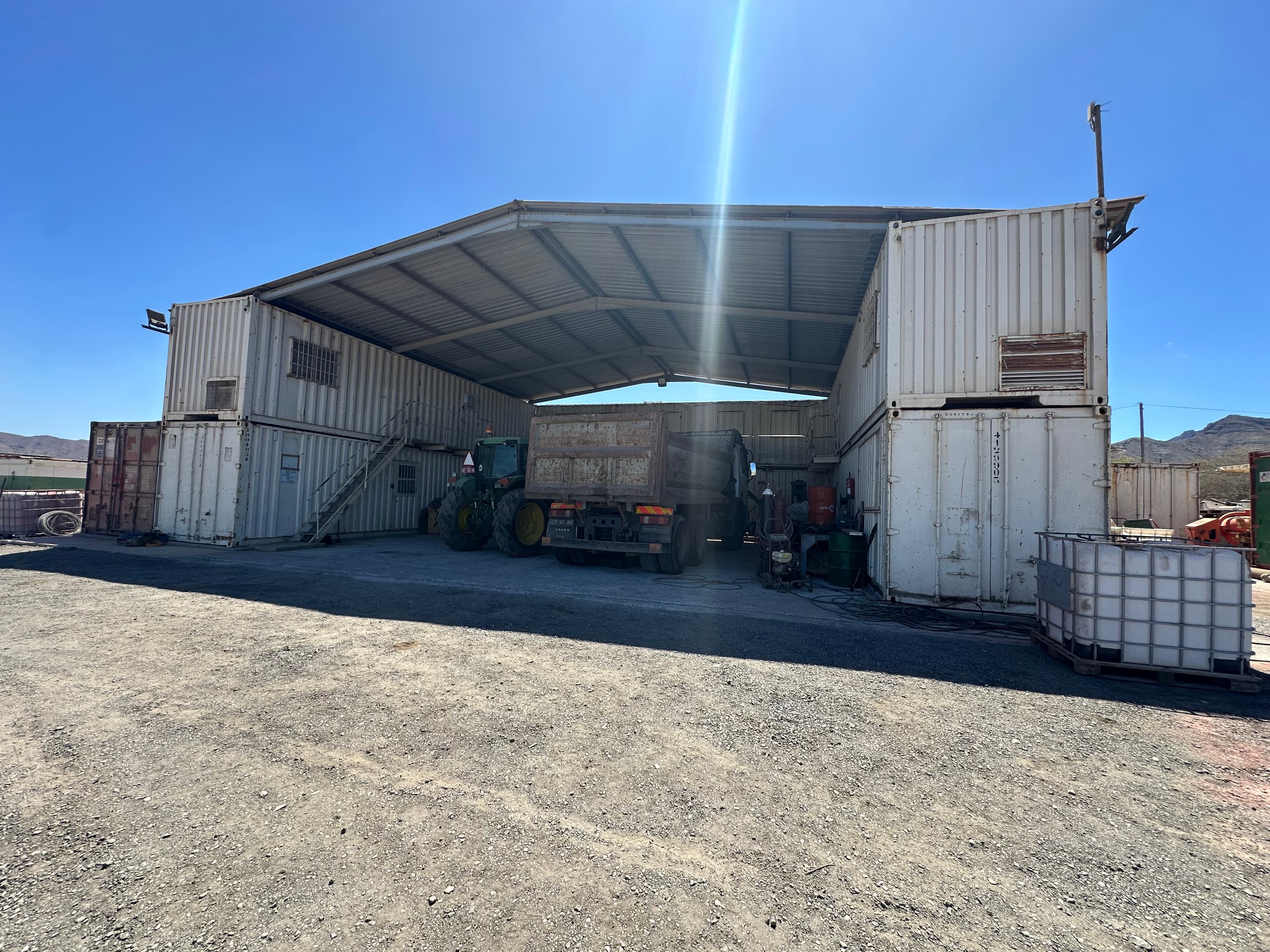 Estrutura modular com seis contentores — imagem 12