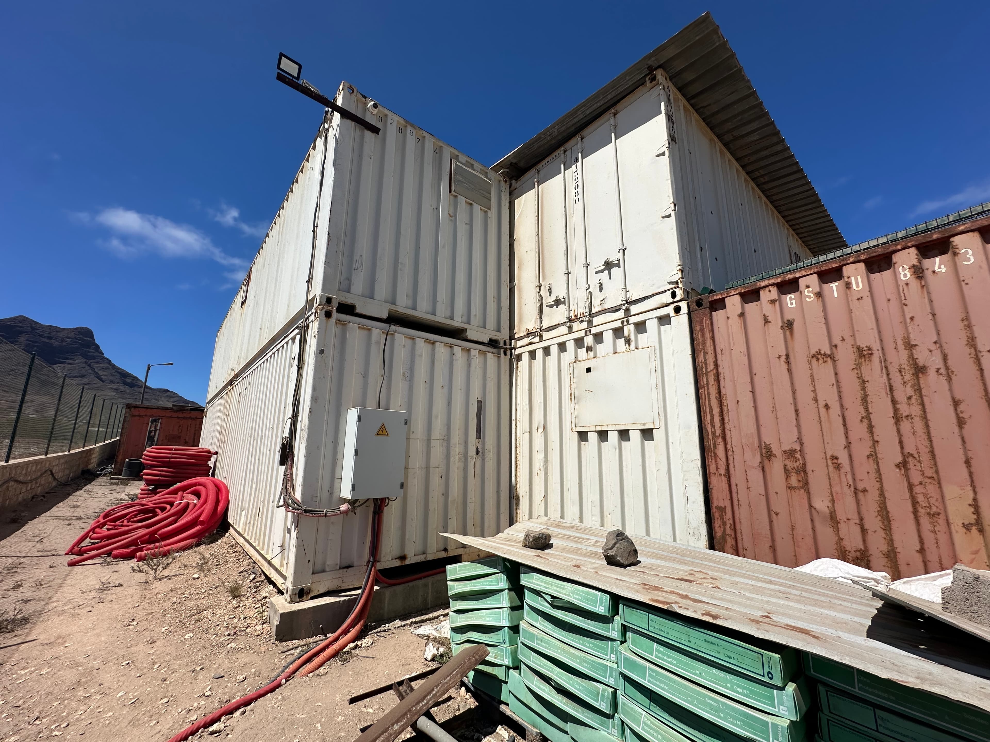 Estrutura modular com seis contentores — imagem 9