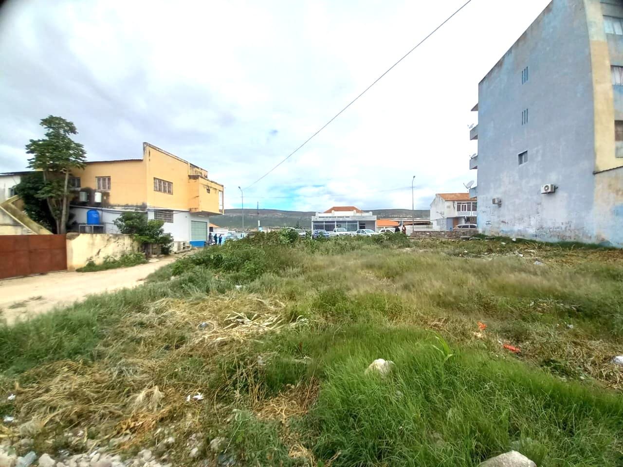 Imóvel Multifuncional no Centro do Lubango – 650 m² com Potencial Comercial e Habitacional — imagem 6