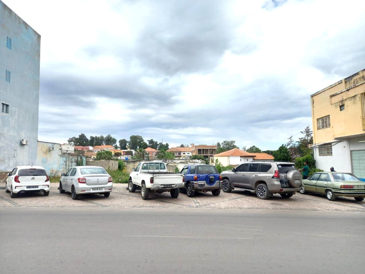 Imóvel Multifuncional no Centro do Lubango – 650 m² com Potencial Comercial e Habitacional — imagem 1