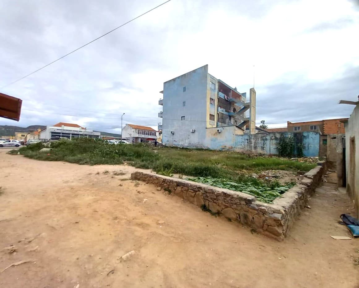Imóvel Multifuncional no Centro do Lubango – 650 m² com Potencial Comercial e Habitacional — imagem 5