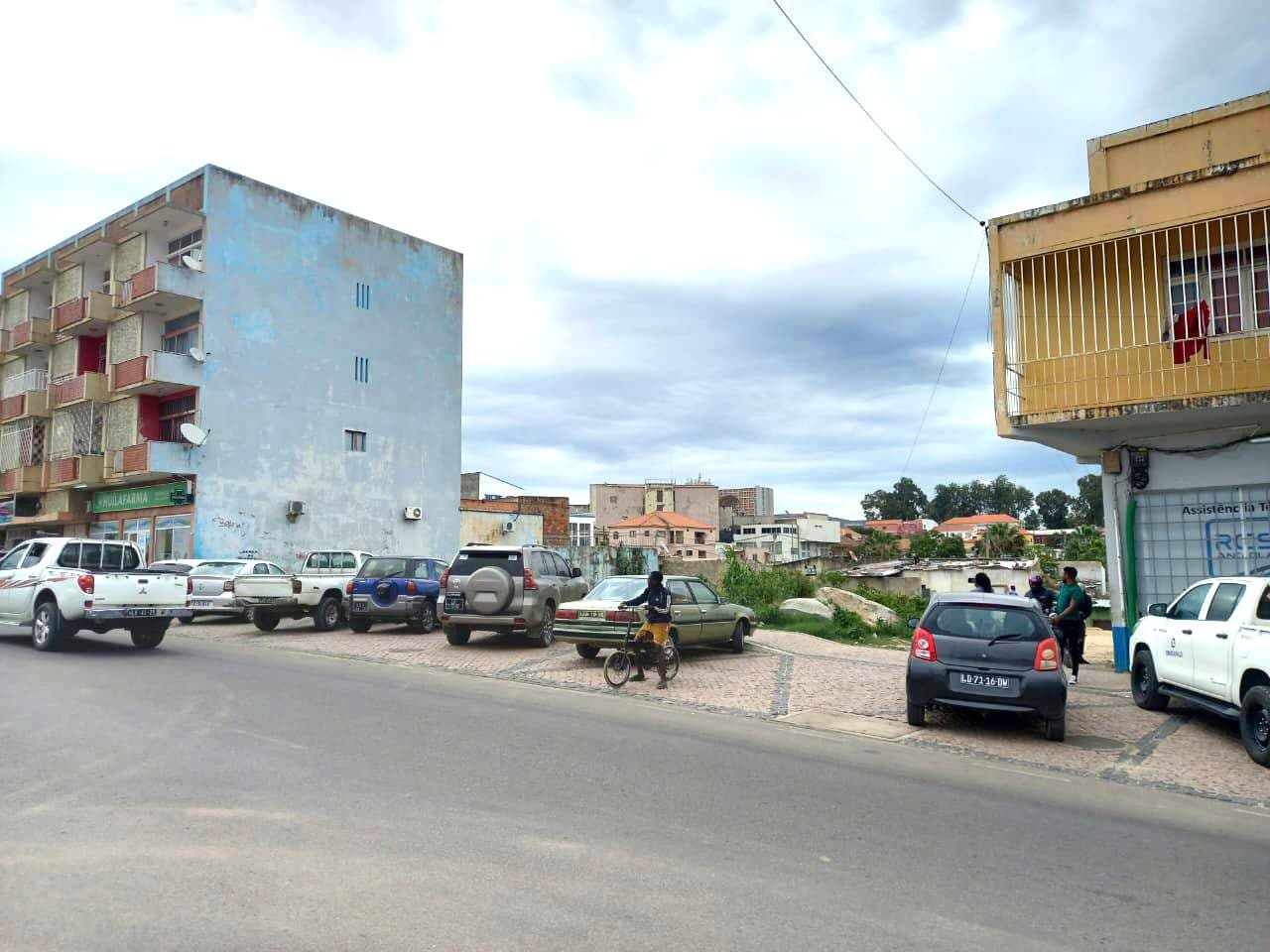 Imóvel Multifuncional no Centro do Lubango – 650 m² com Potencial Comercial e Habitacional — imagem 2