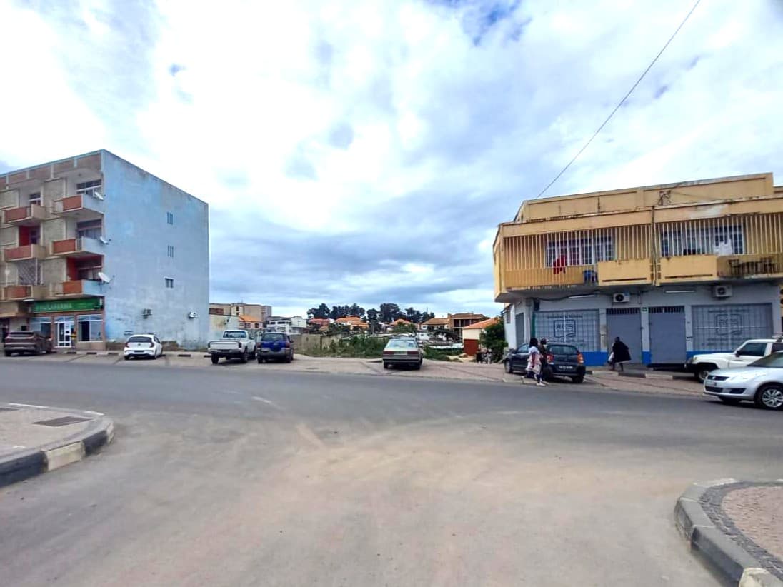 Imóvel Multifuncional no Centro do Lubango – 650 m² com Potencial Comercial e Habitacional — imagem 3