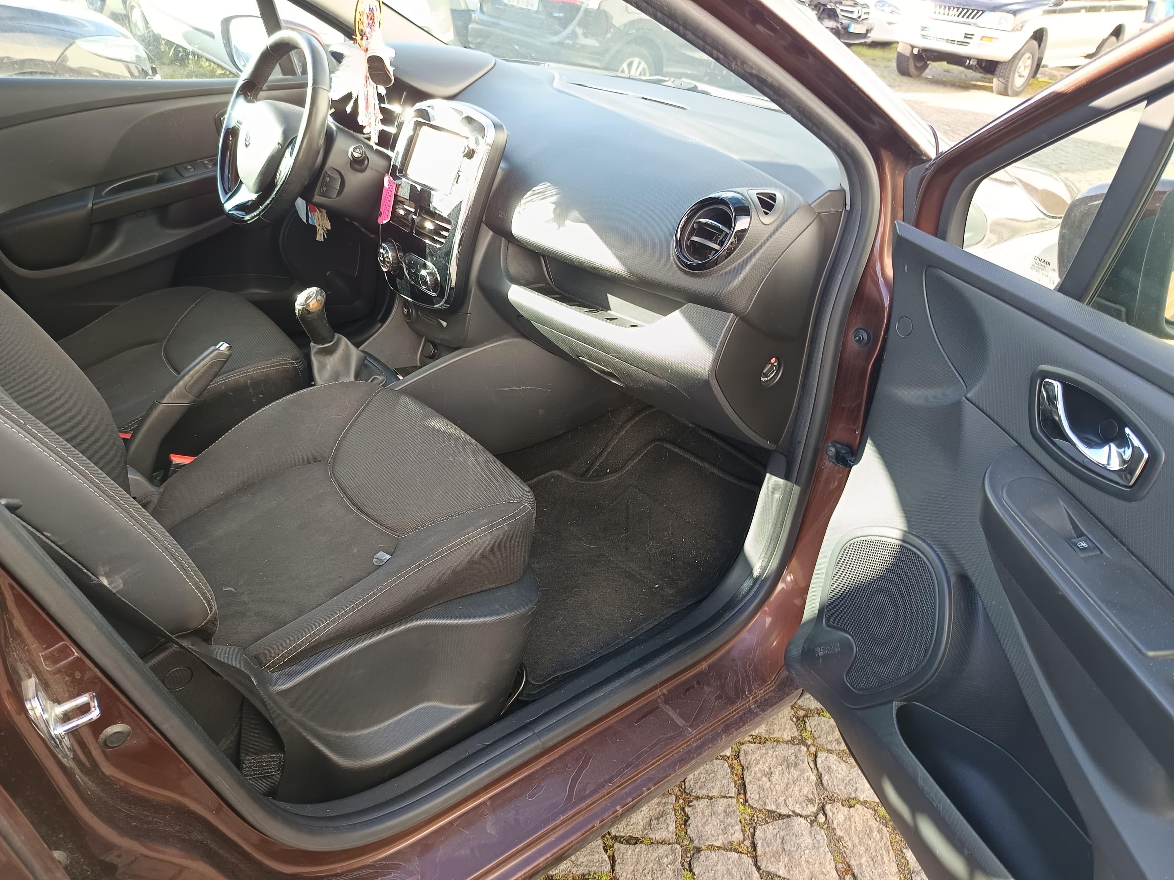 Renault Clio · Année 2014 — image 23