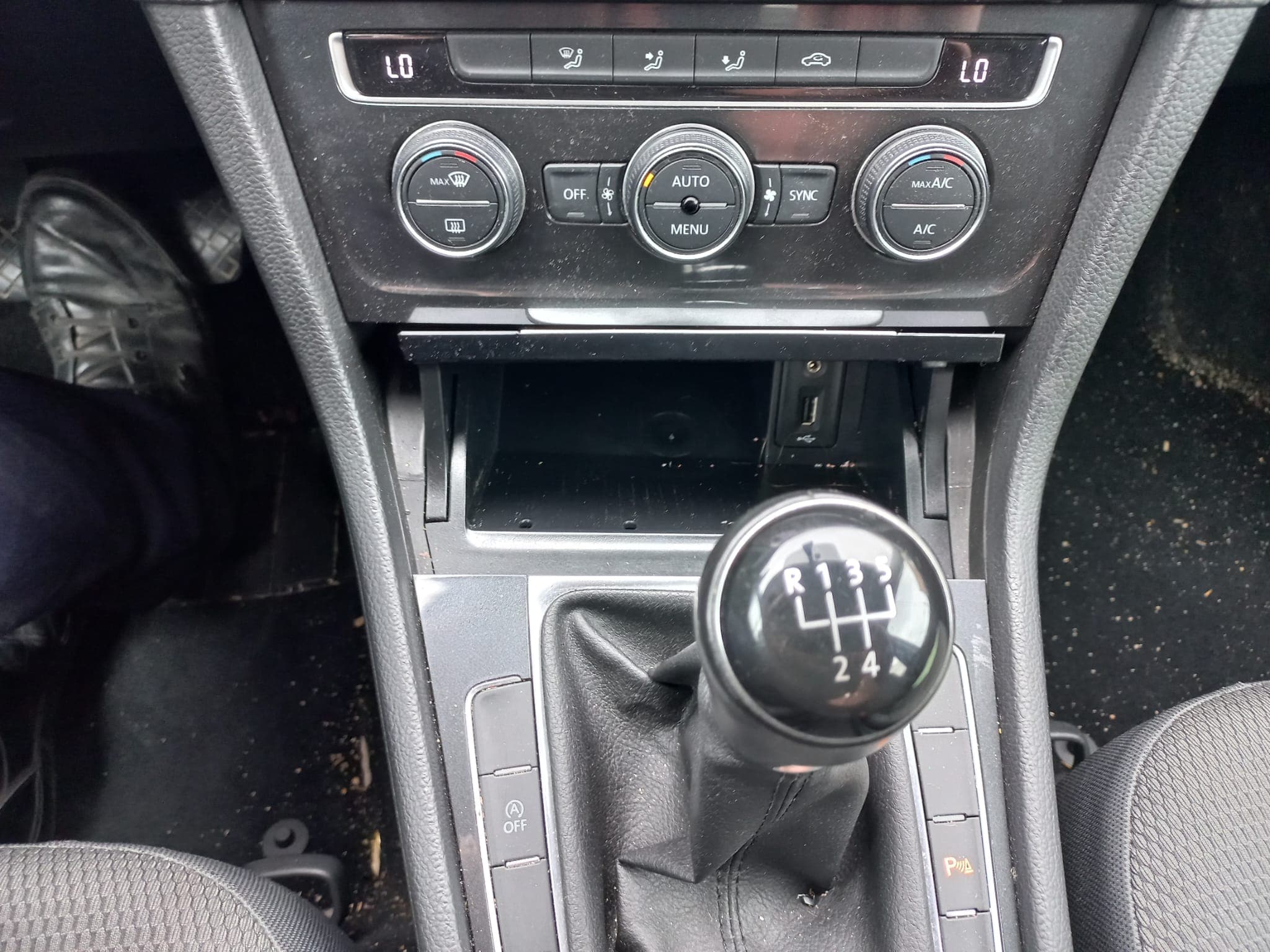Volkswagen Golf 1.6 TDI · Ano 2017 — imagem 31