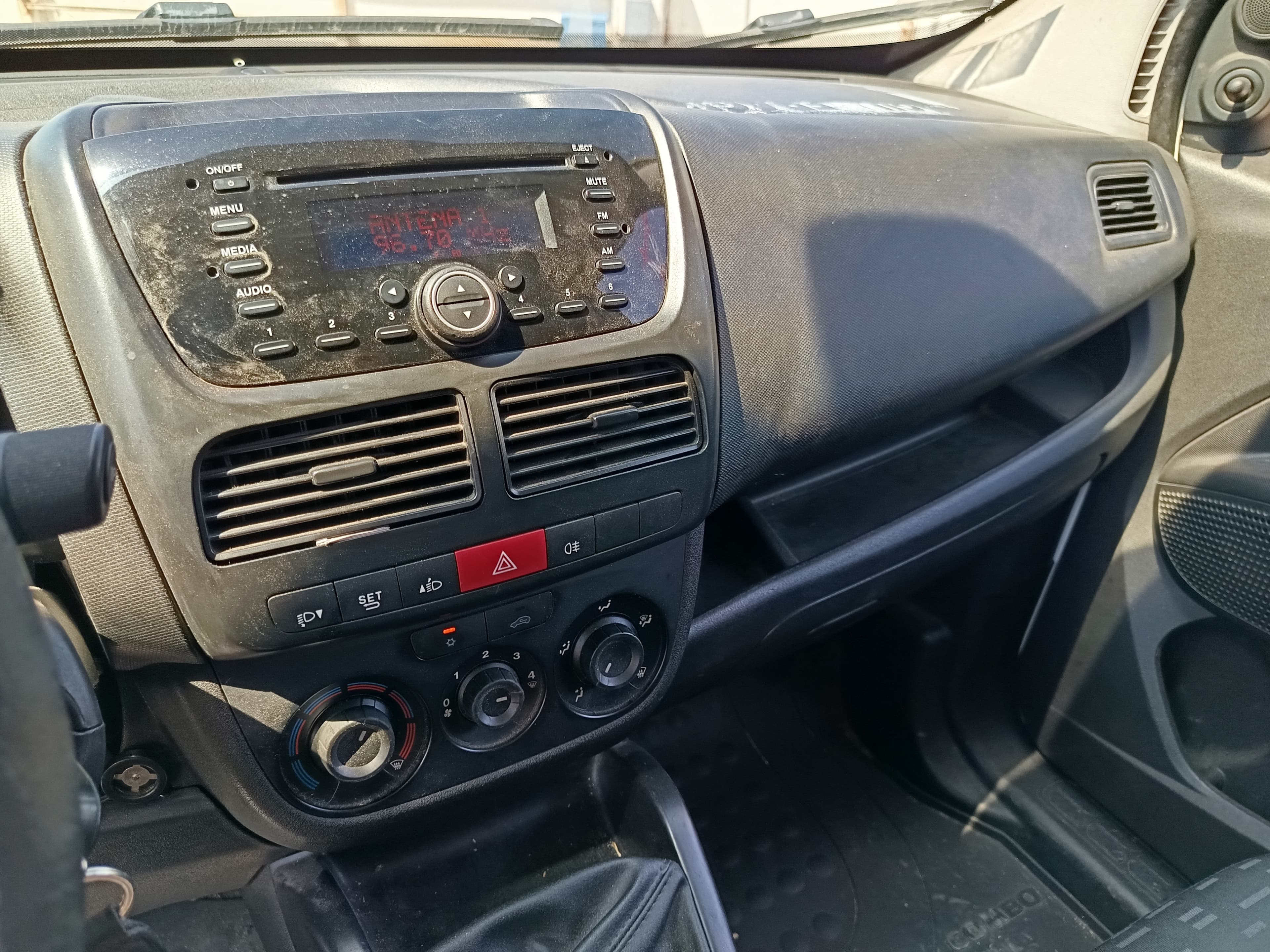Opel Combo · Ano 2017 — image 39