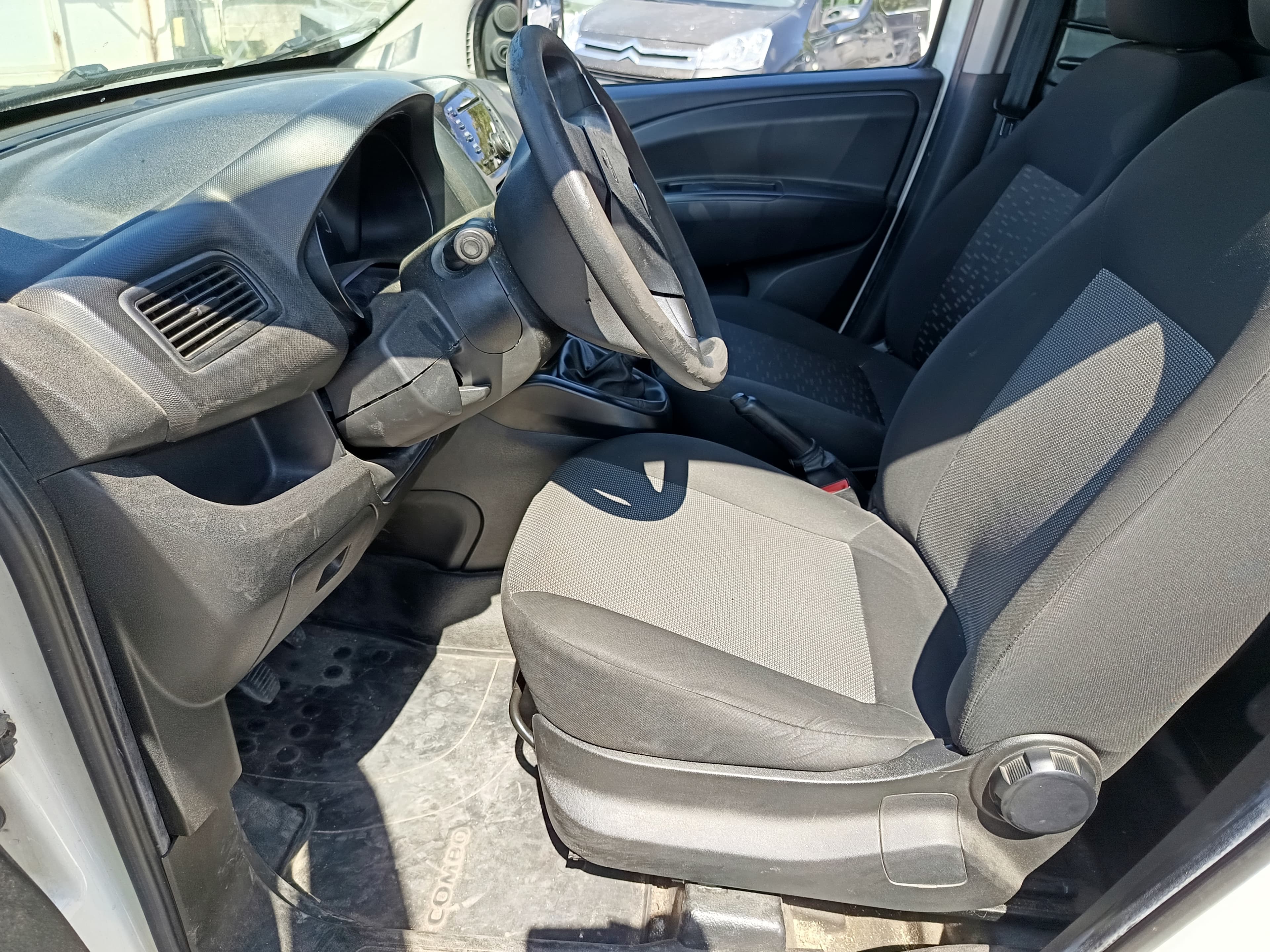 Opel Combo · Ano 2017 — image 29