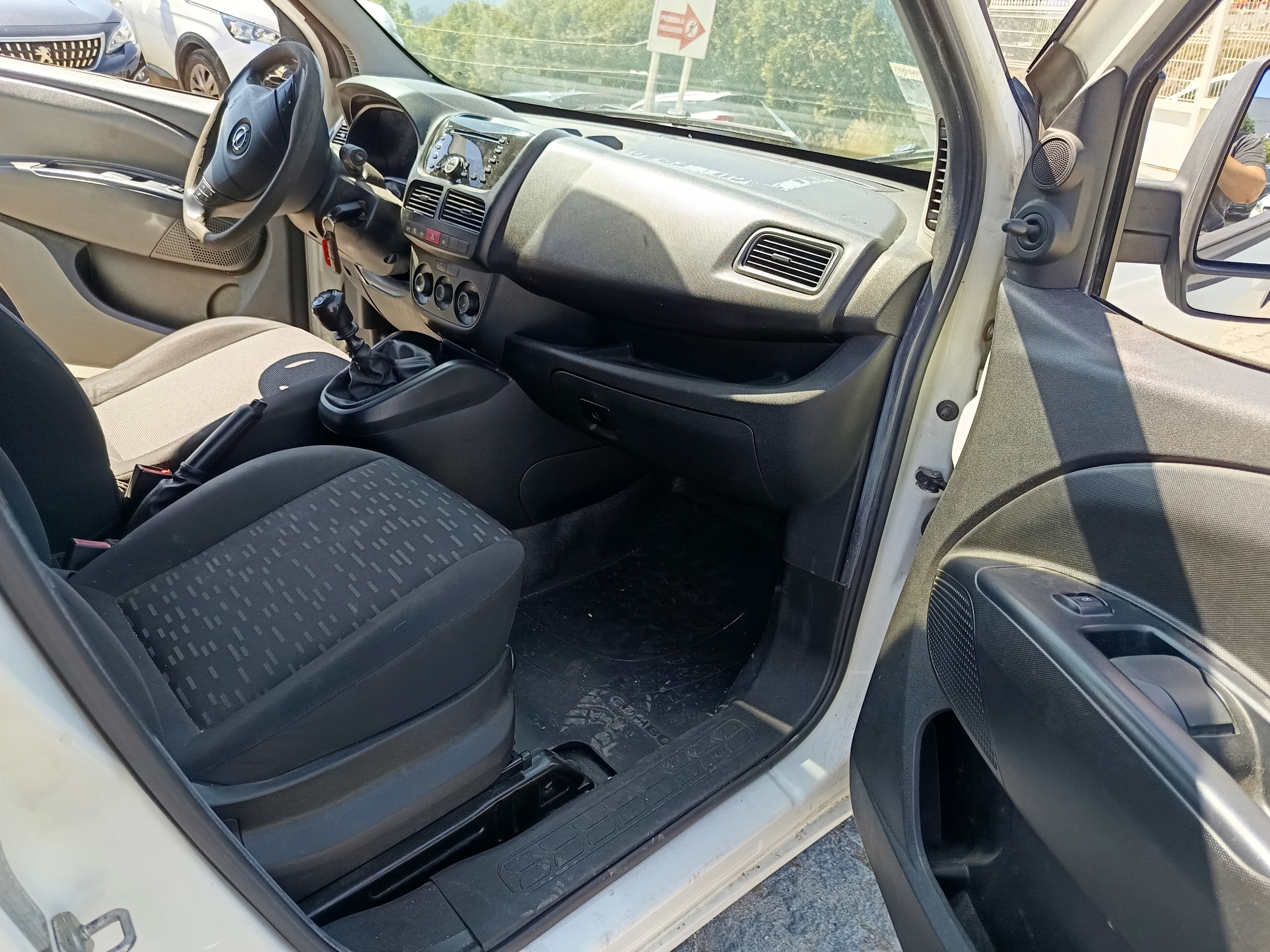 Opel Combo · Ano 2017 — image 24