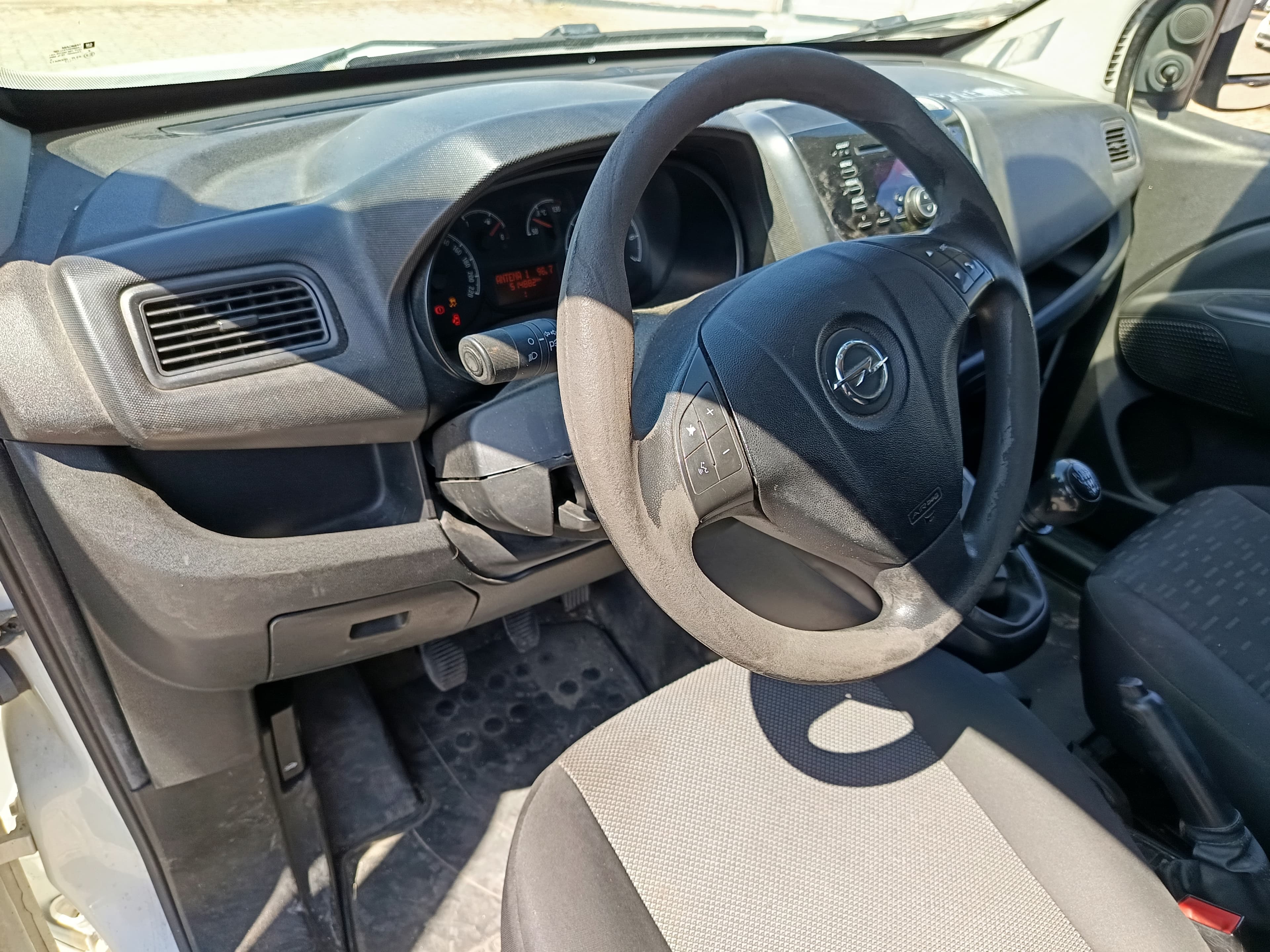 Opel Combo · Ano 2017 — image 31