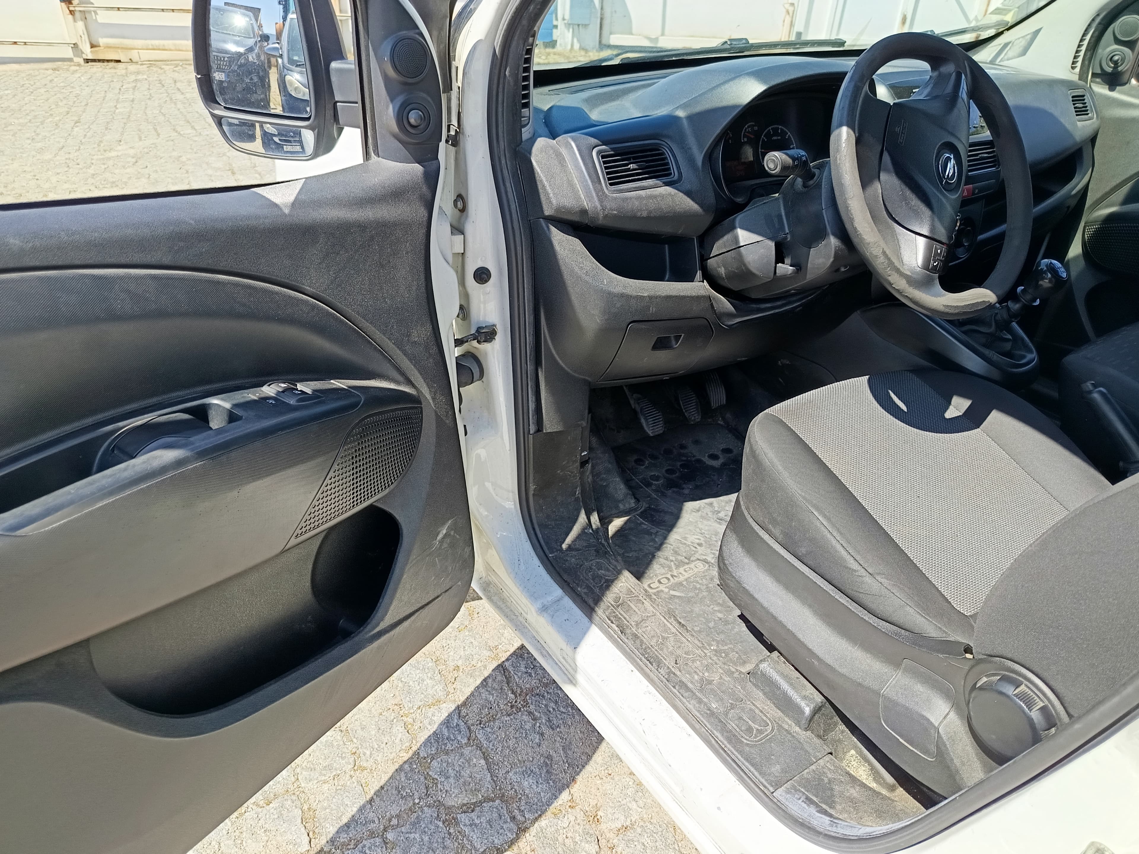 Opel Combo · Ano 2017 — image 27
