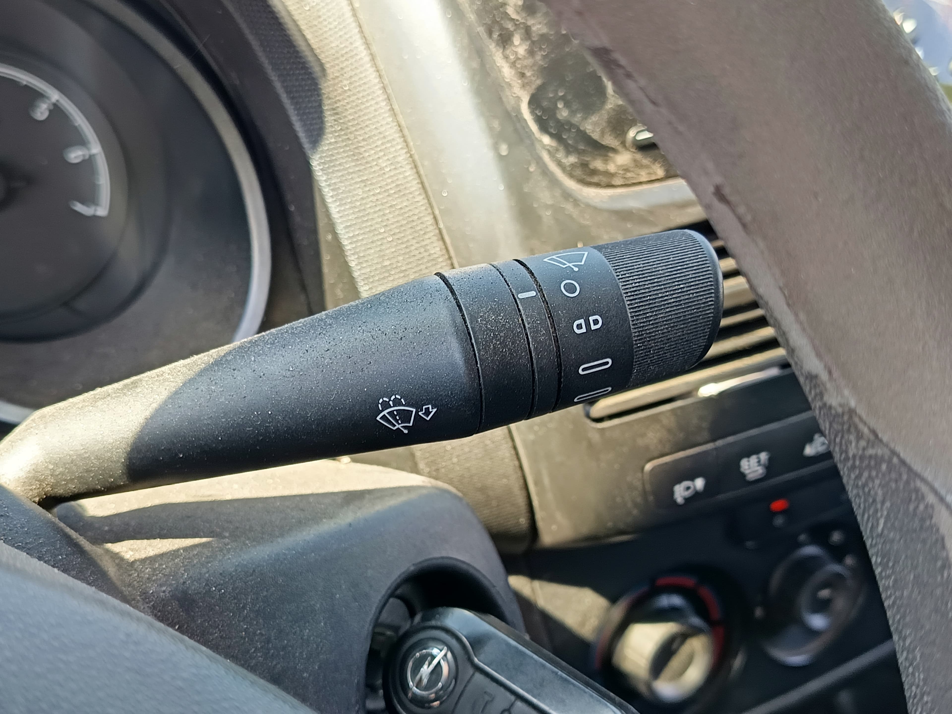 Opel Combo · Ano 2017 — image 36