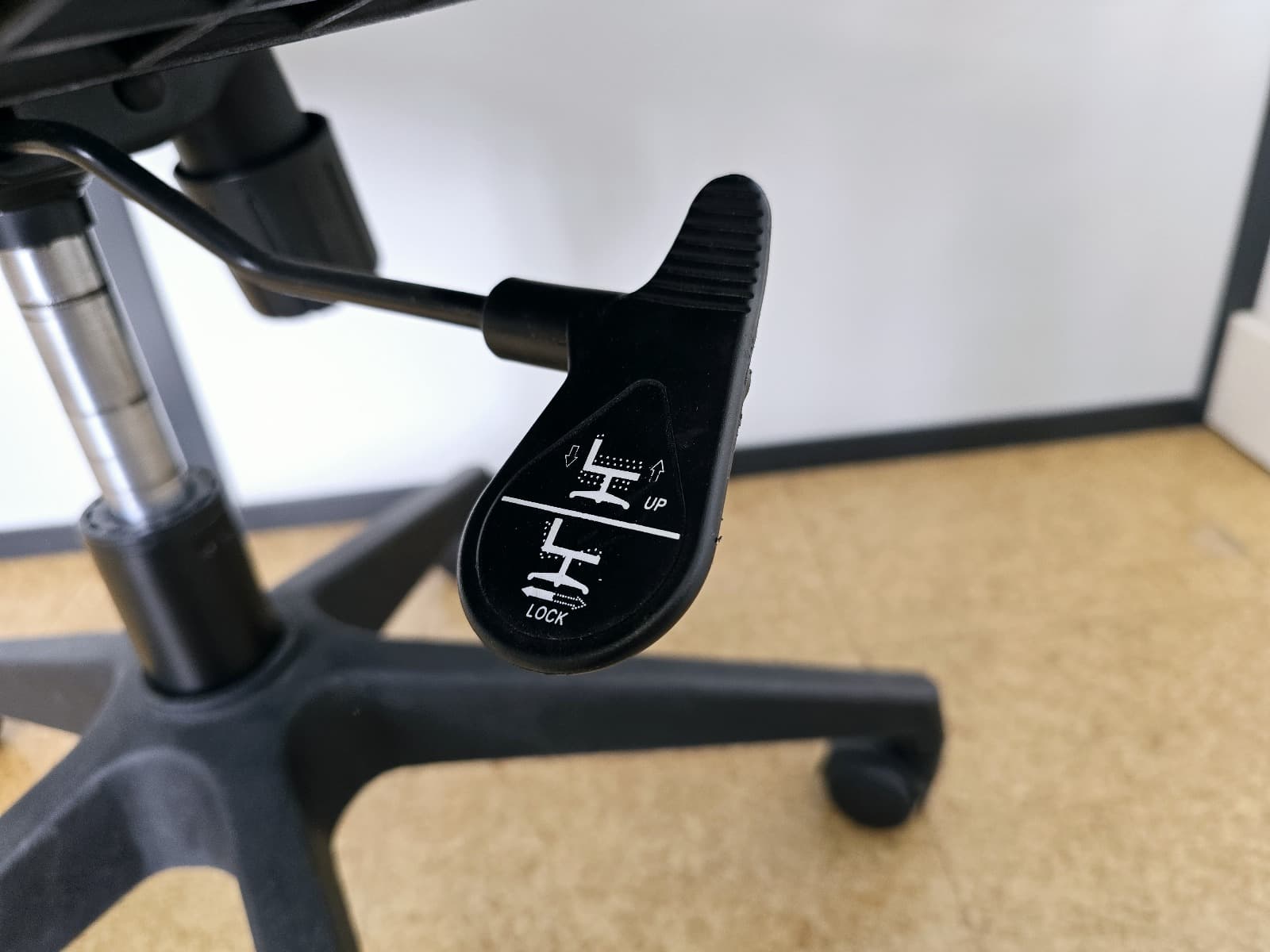 Office Chair — image 8