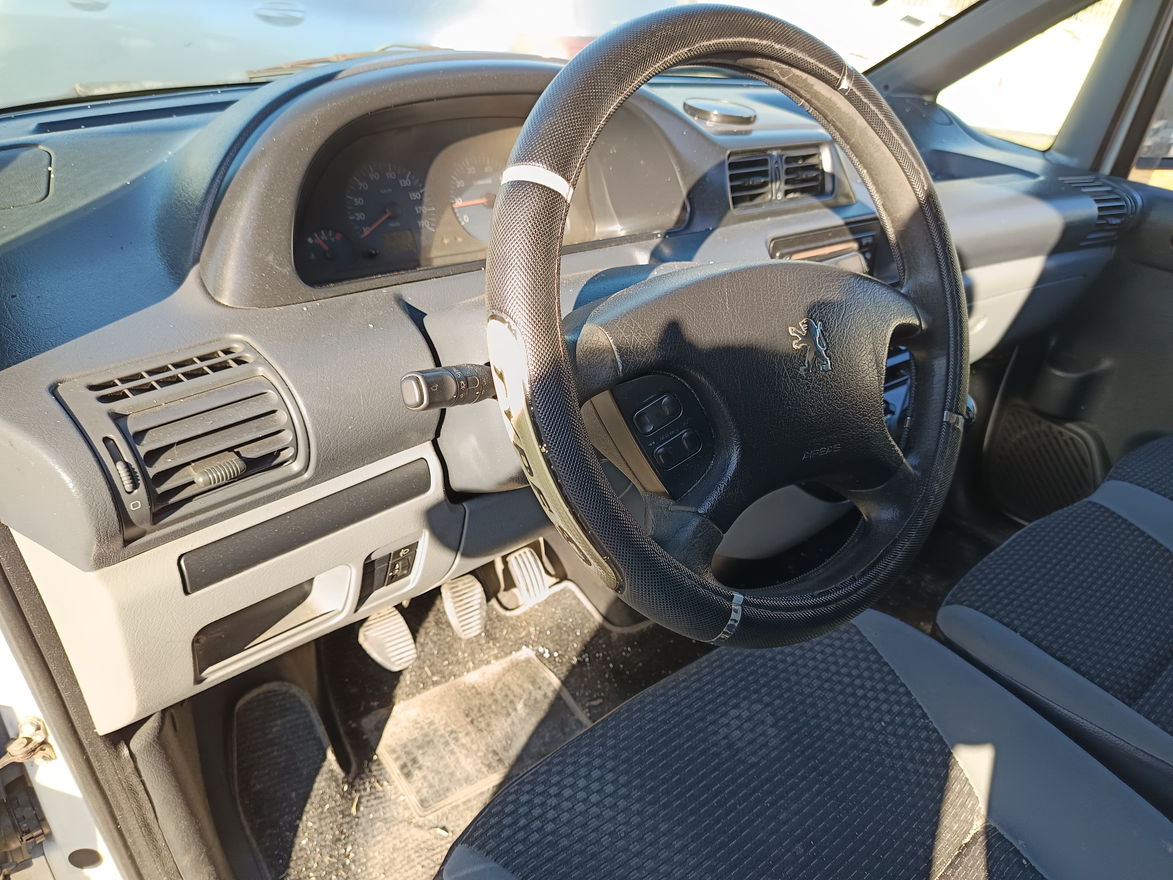 Peugeot Expert · Ano 2004 — image 22