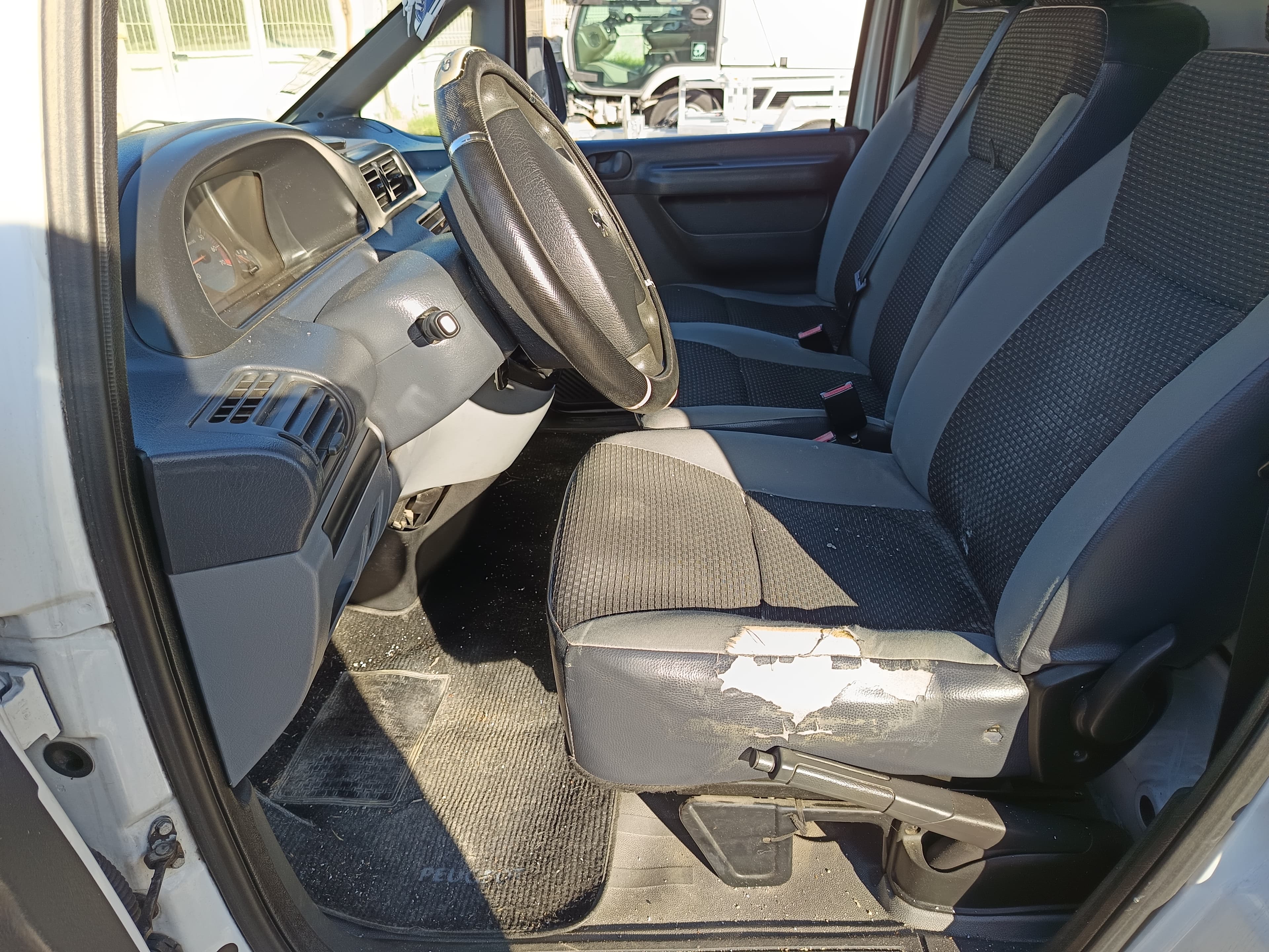 Peugeot Expert · Ano 2004 — image 20
