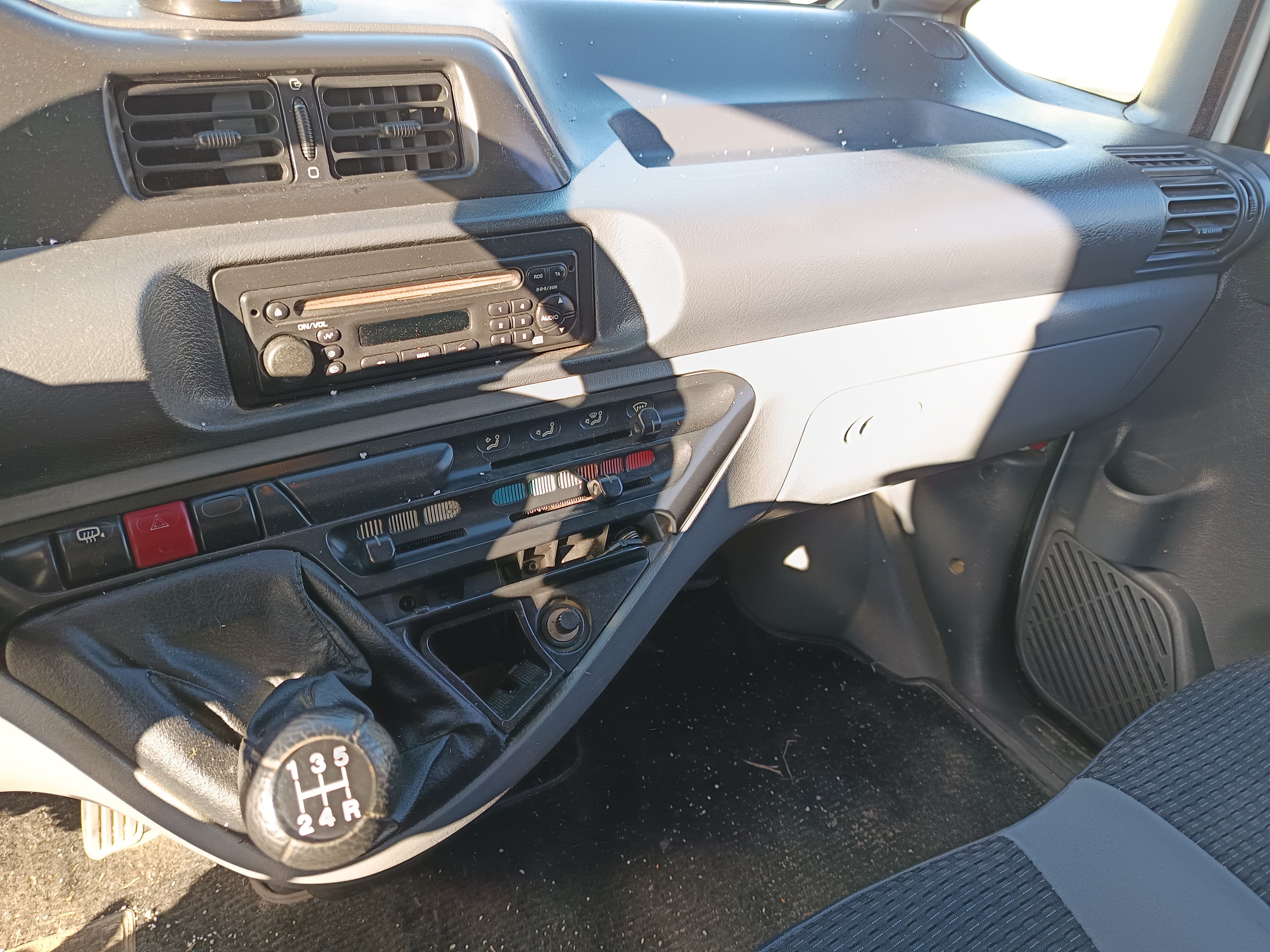 Peugeot Expert · Ano 2004 — image 23