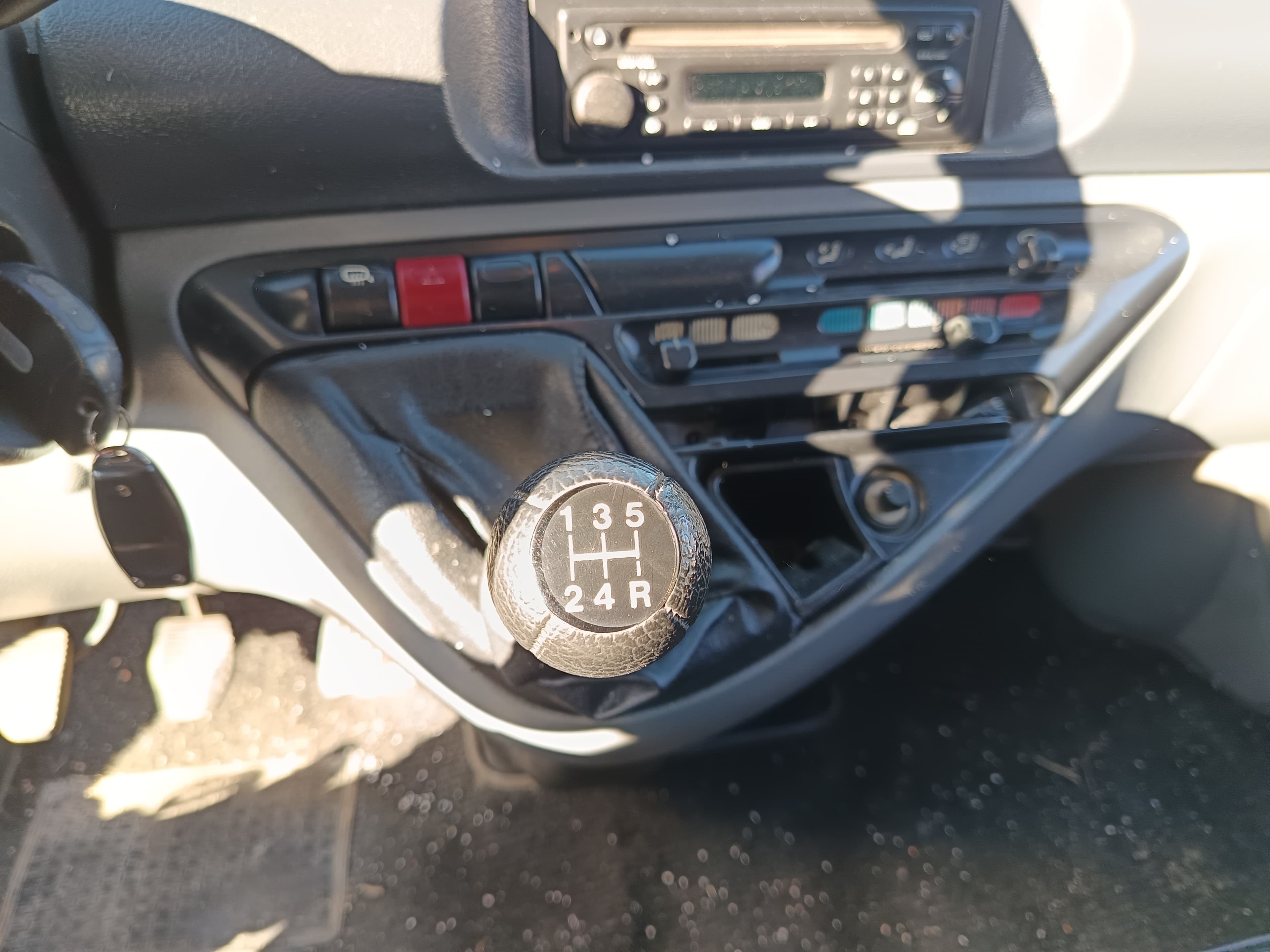 Peugeot Expert · Ano 2004 — image 24