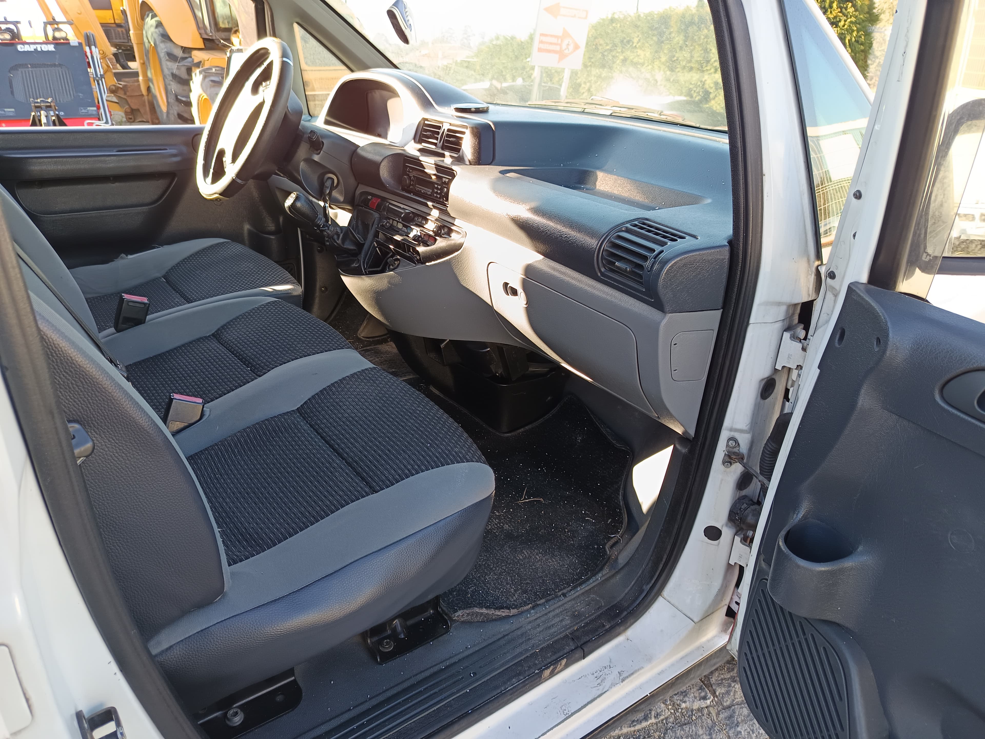 Peugeot Expert · Ano 2004 — image 15