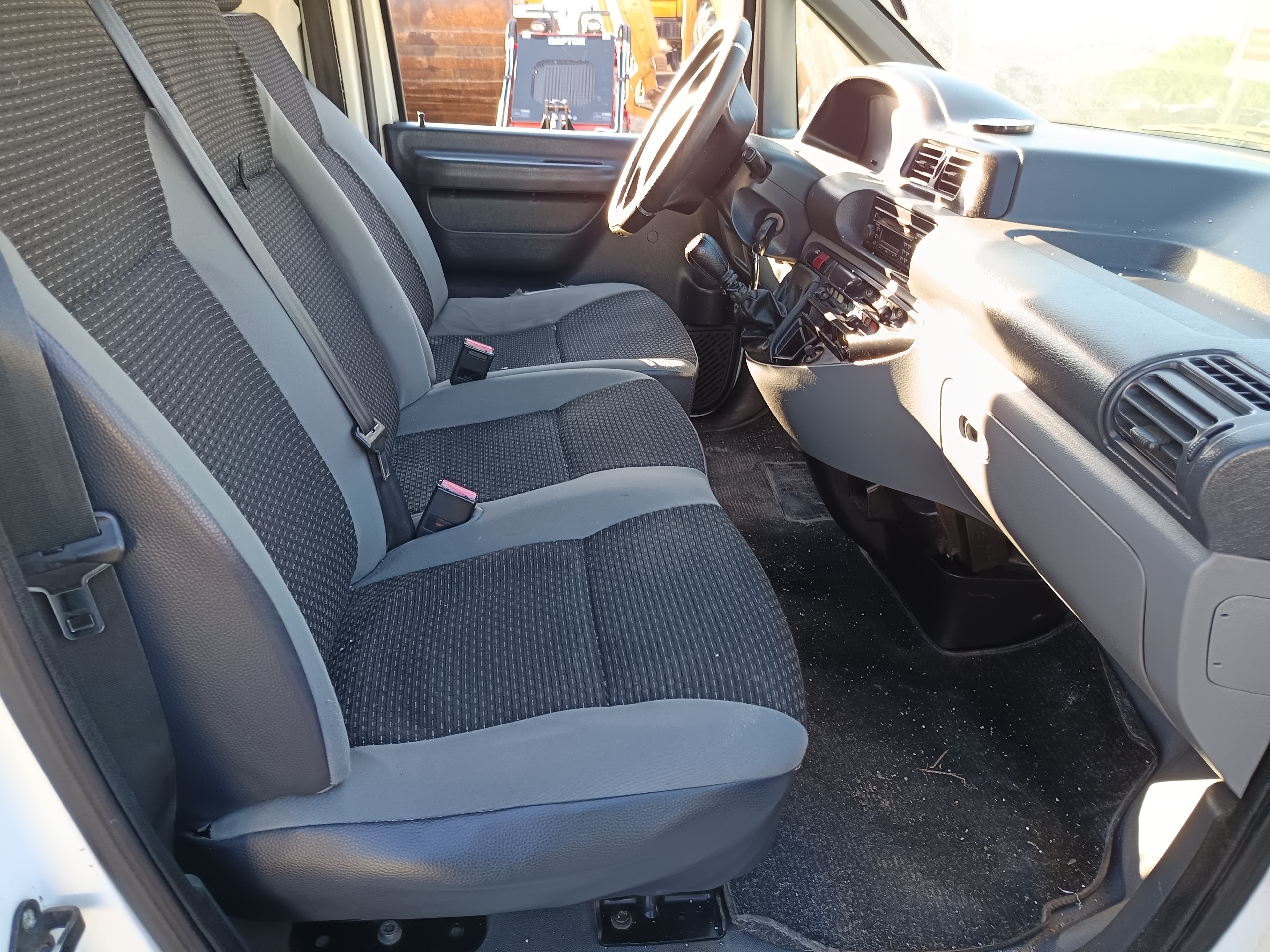 Peugeot Expert · Ano 2004 — image 17