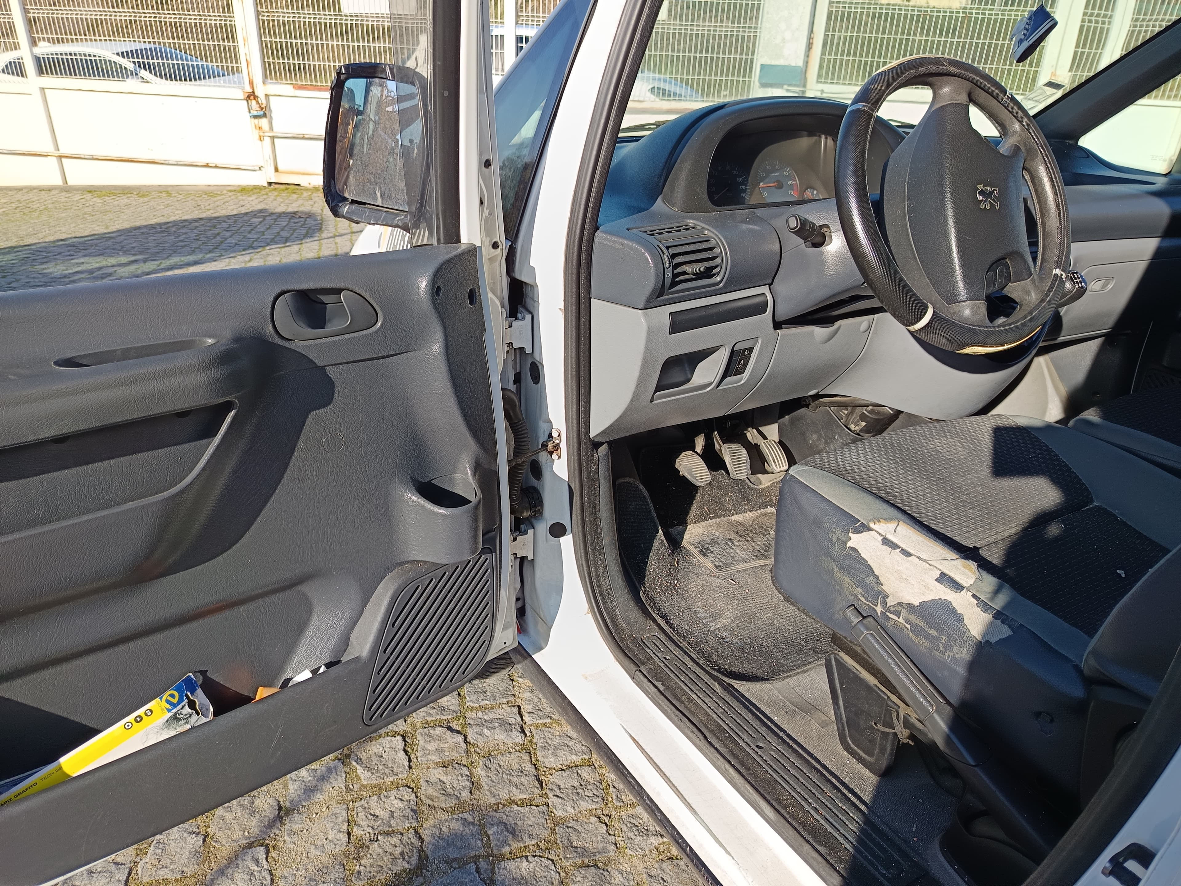 Peugeot Expert · Ano 2004 — image 18
