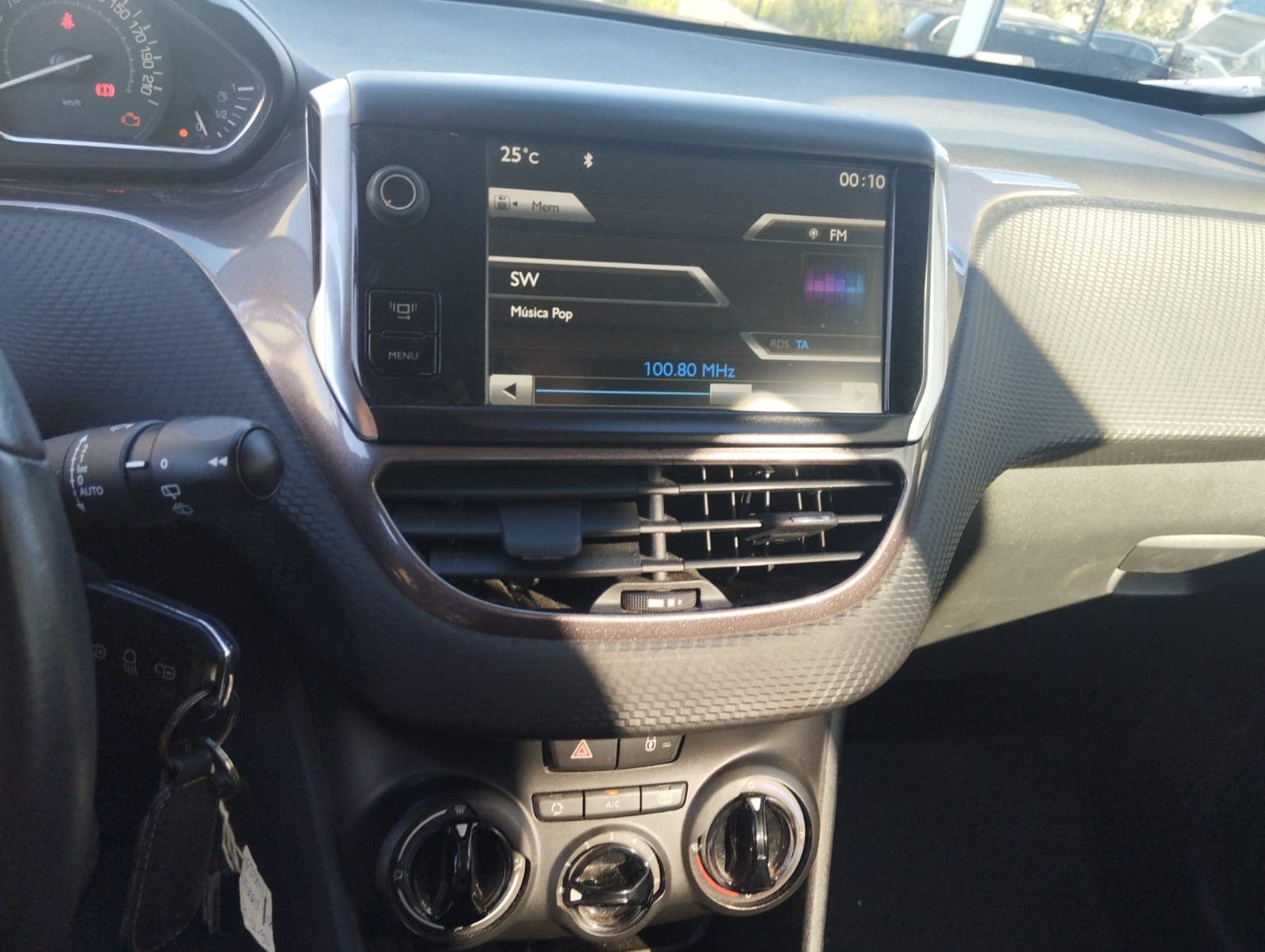 Peugeot 2008 · Ano 2014 — imagem 9