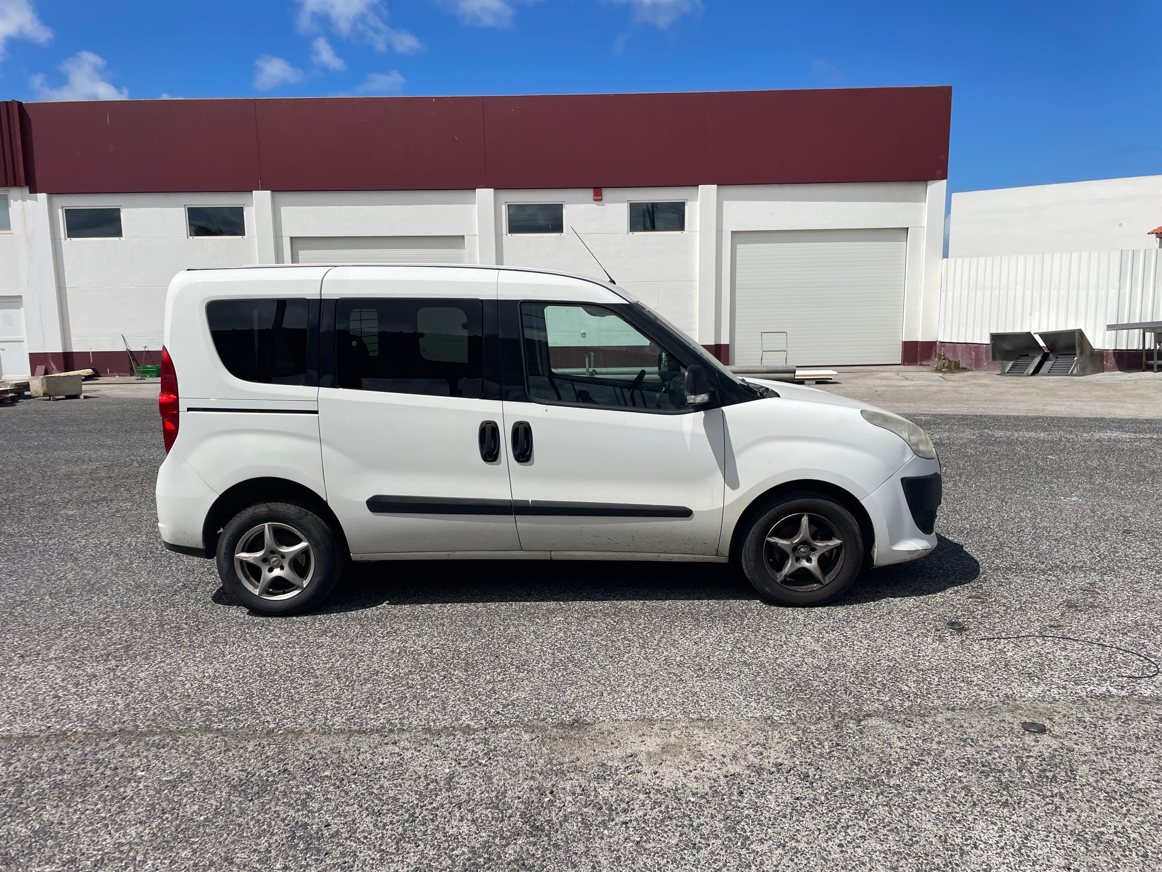 Fiat Doblo · Ano 2011 — imagen 4