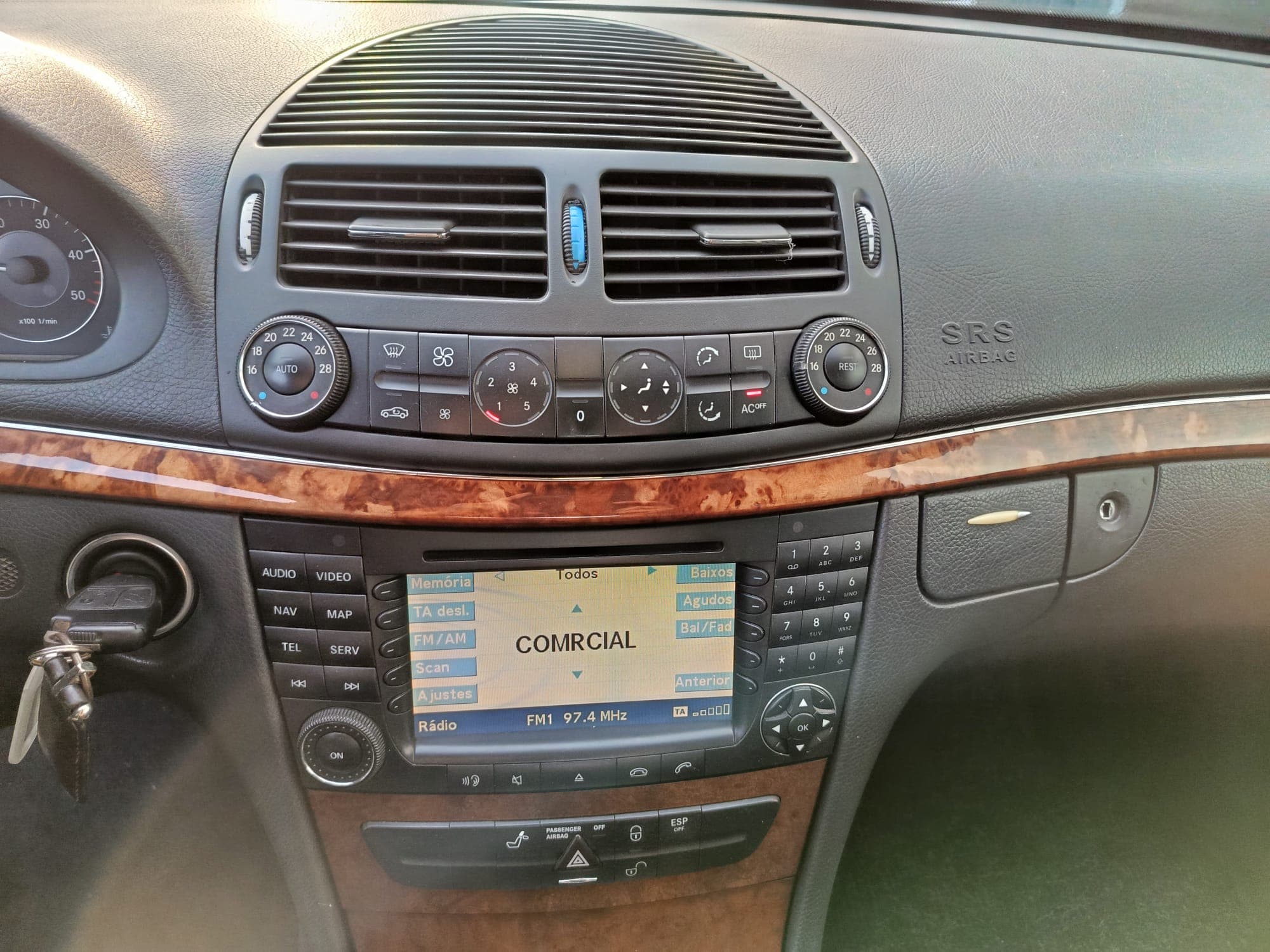 Mercedes-Benz E 220 CDi · Ano 2003 — imagen 11
