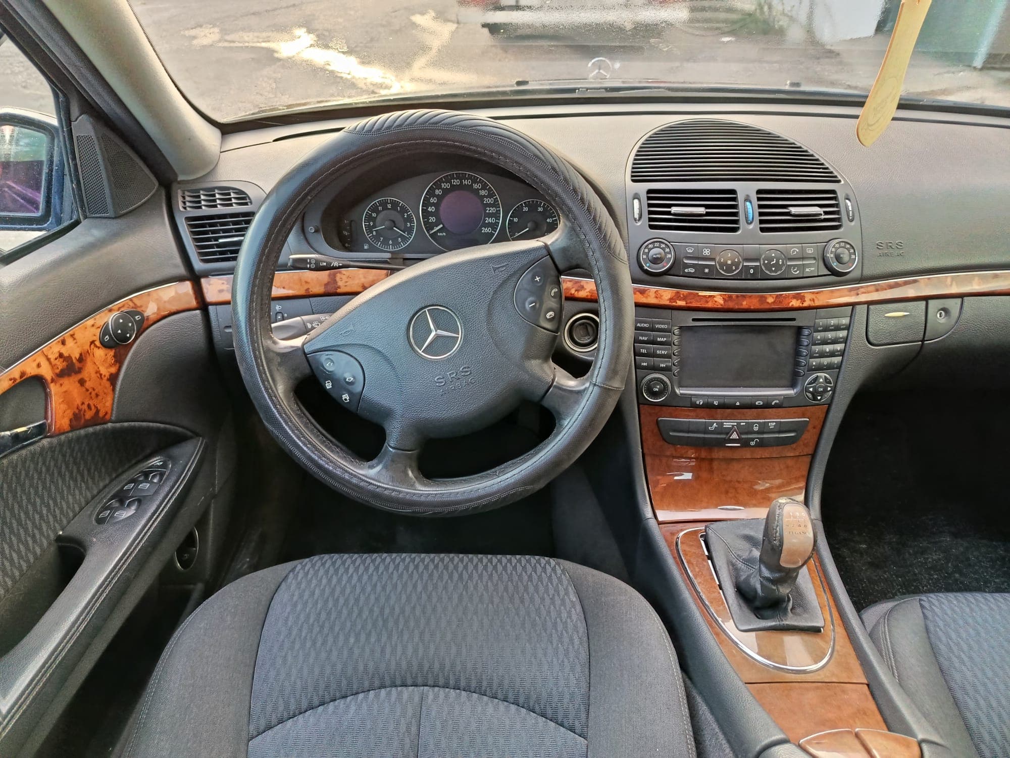 Mercedes-Benz E 220 CDi · Ano 2003 — imagen 18