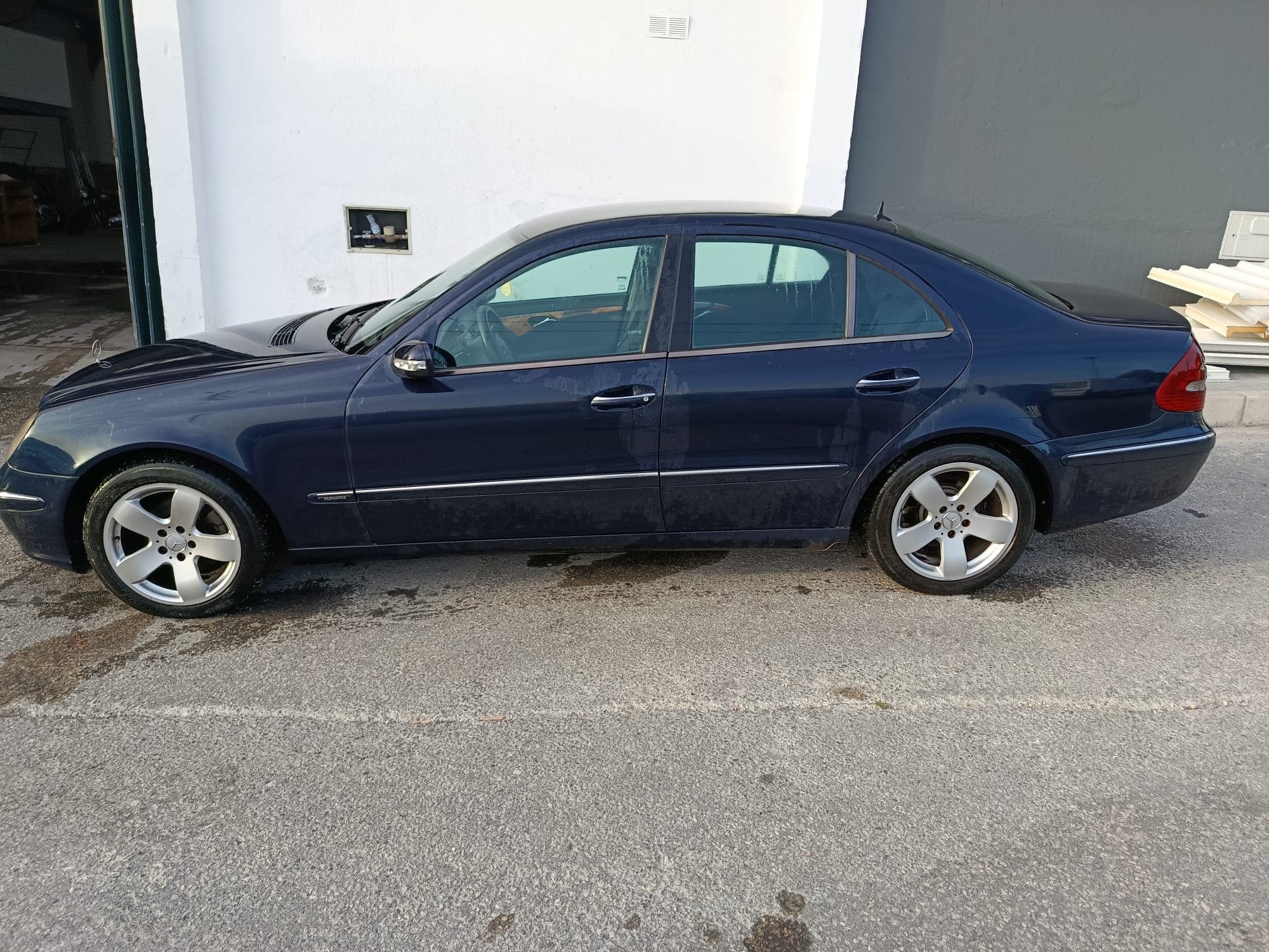 Mercedes-Benz E 220 CDi · Ano 2003 — imagen 7