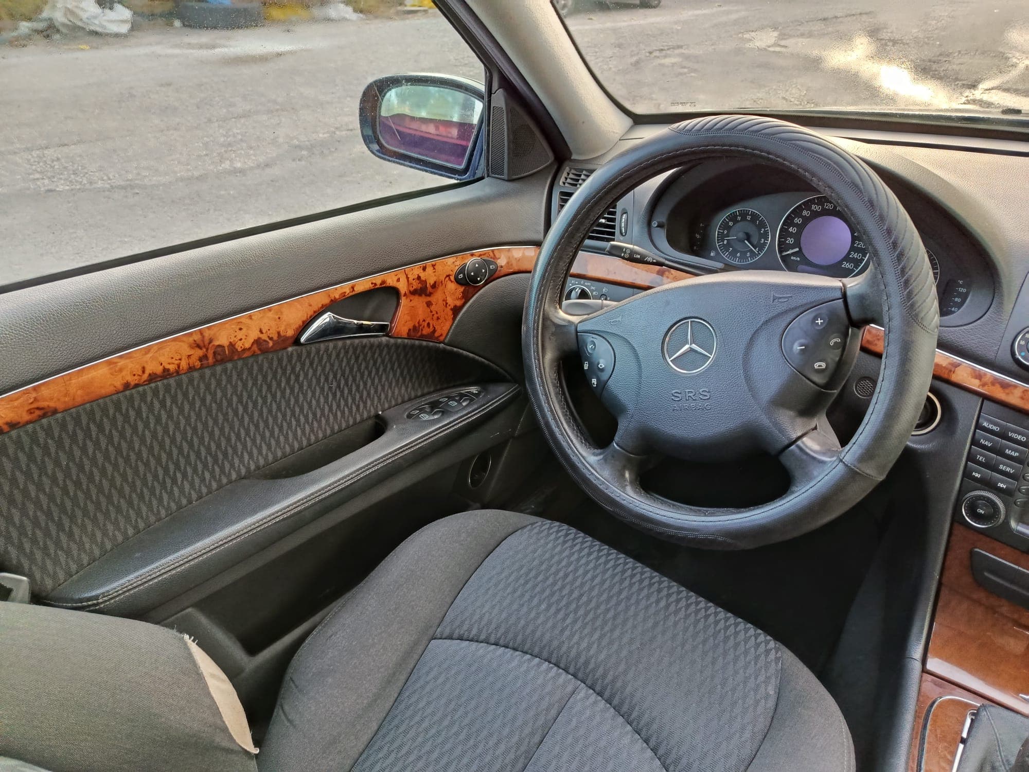 Mercedes-Benz E 220 CDi · Ano 2003 — imagen 13