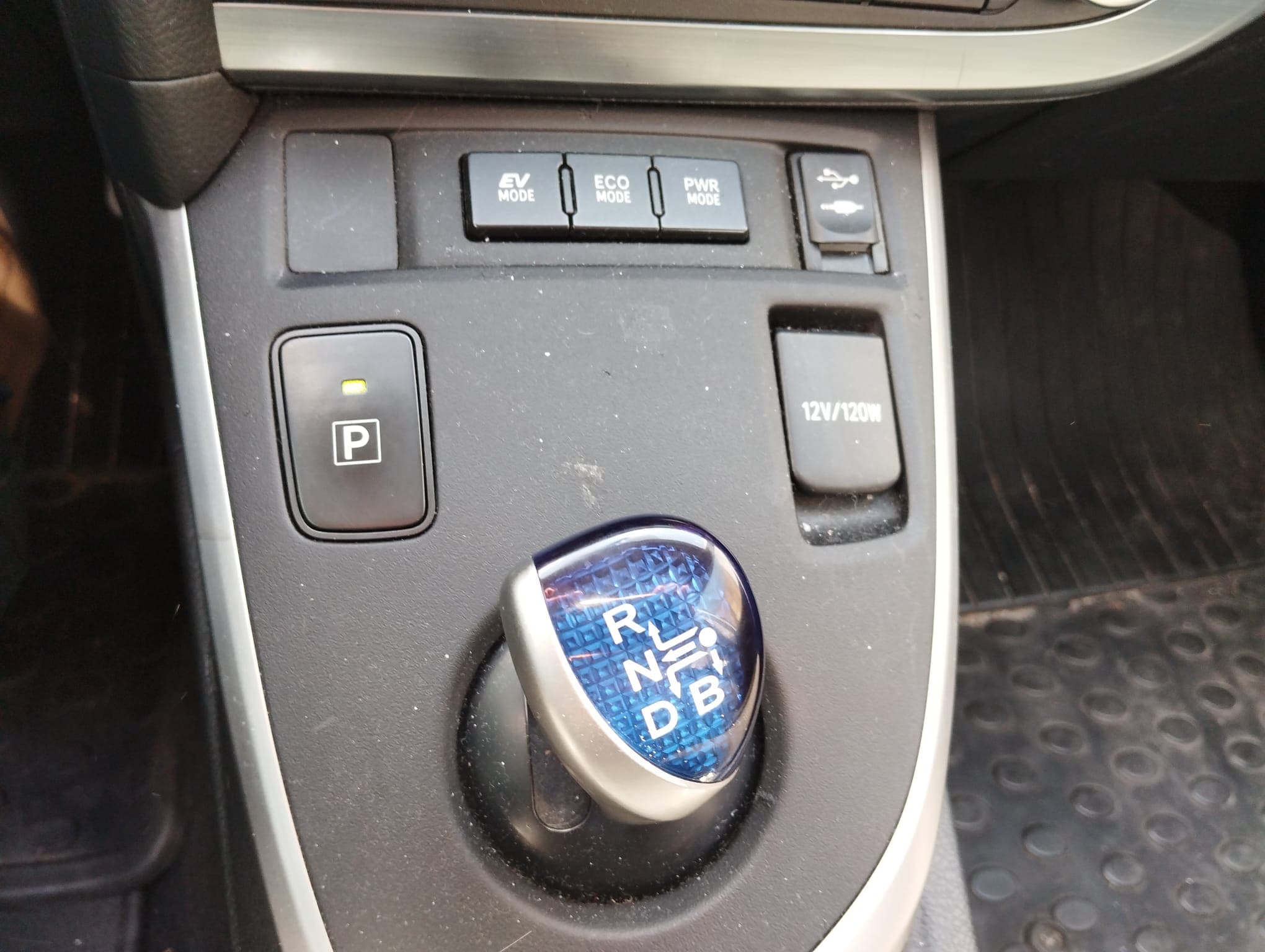 Toyota Auris · Ano 2013 — imagem 15