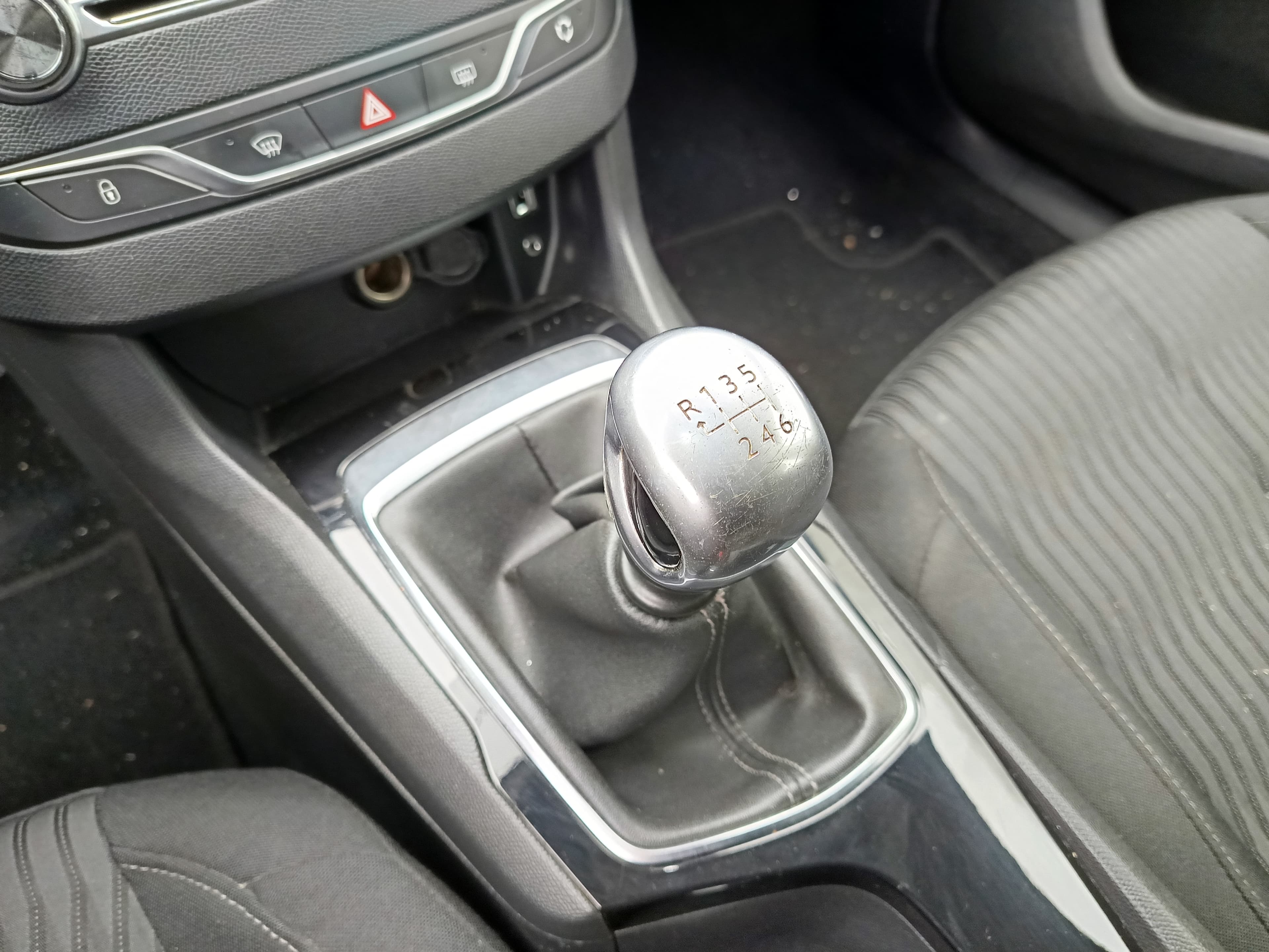 Peugeot 308 · Ano 2015 — imagem 40