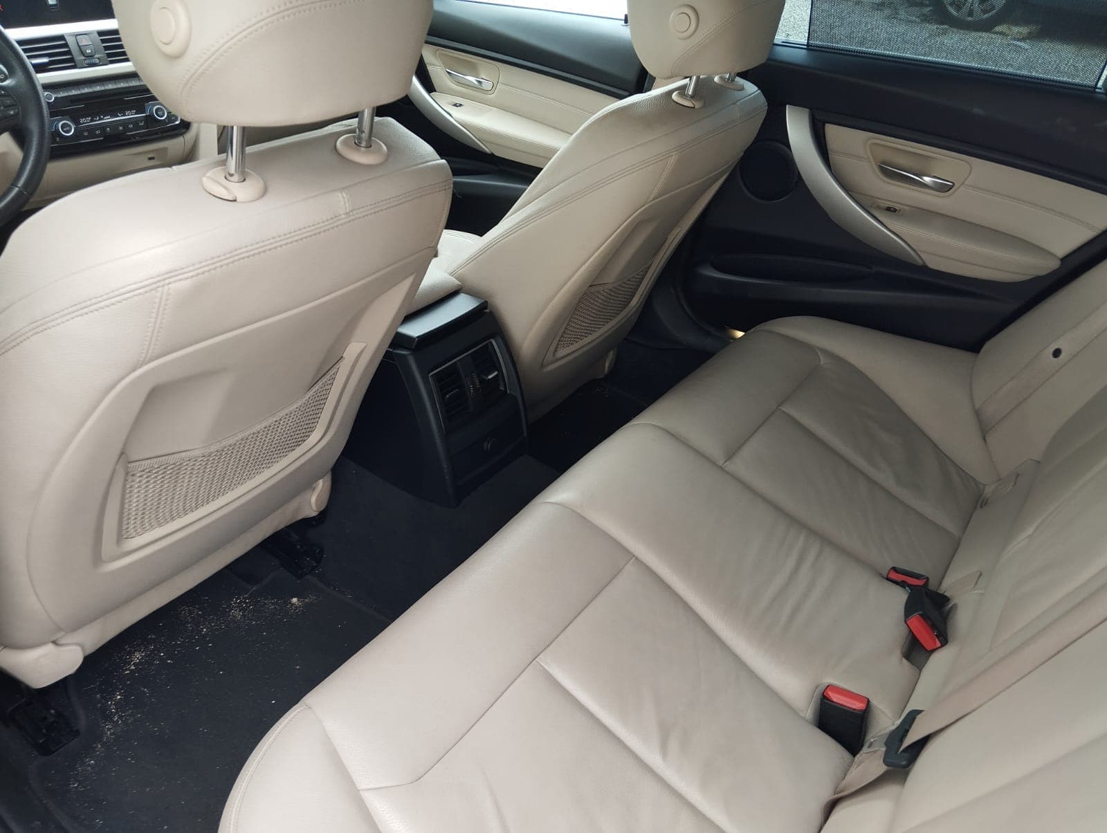 BMW 320d · Ano 2018 — imagem 22