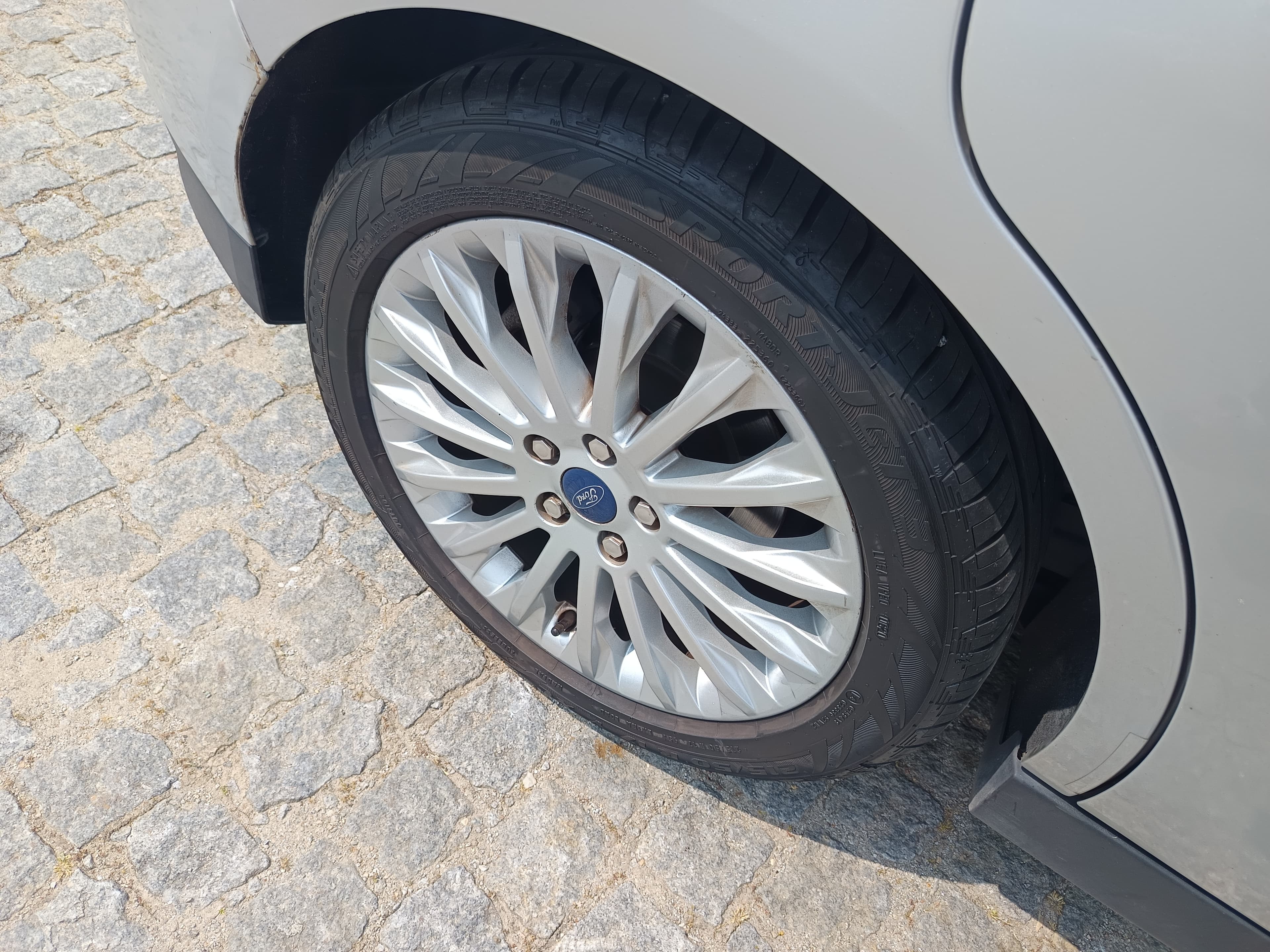 Ford C-Max · Ano 2011 — imagen 8