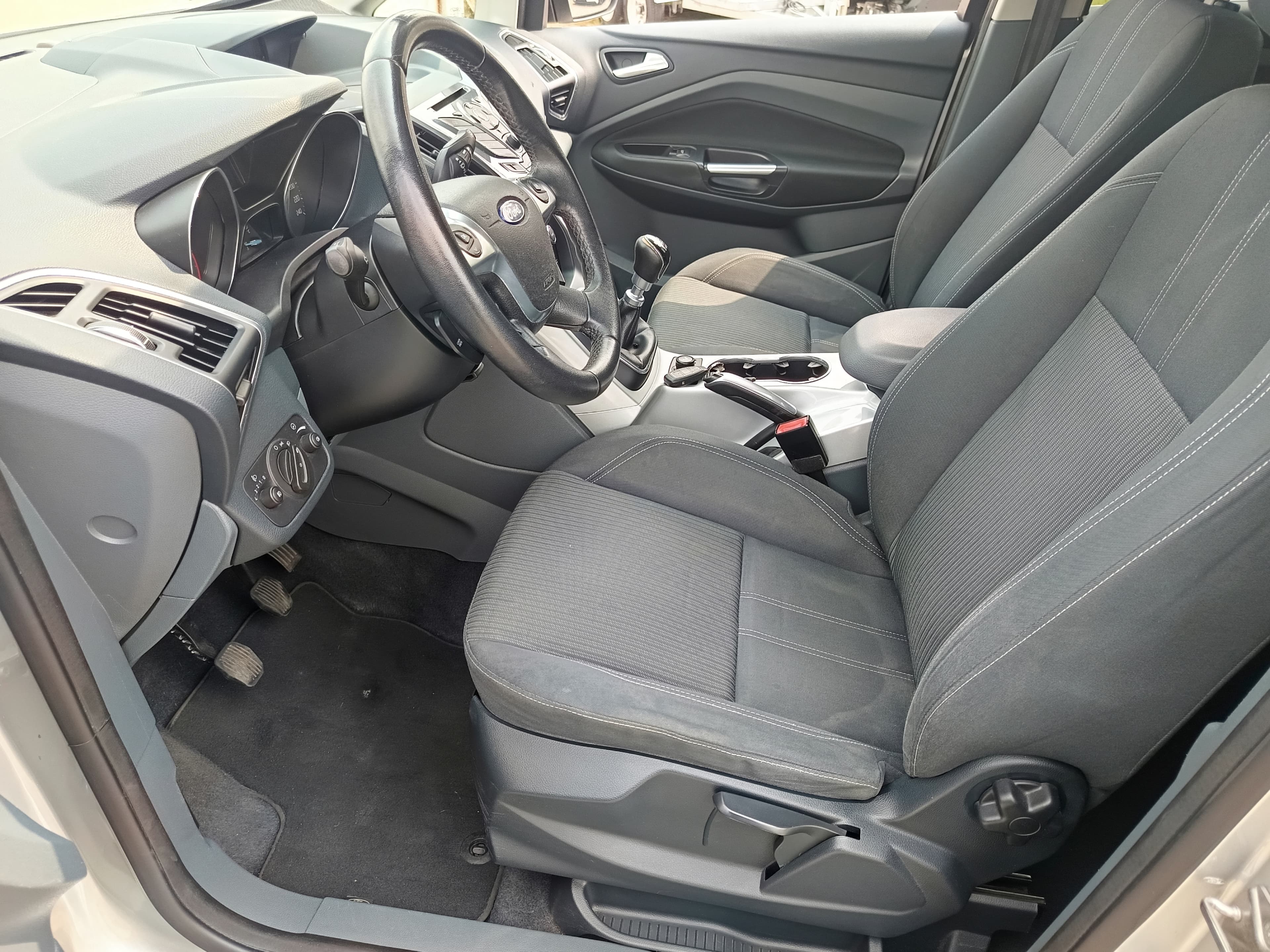 Ford C-Max · Ano 2011 — imagen 32