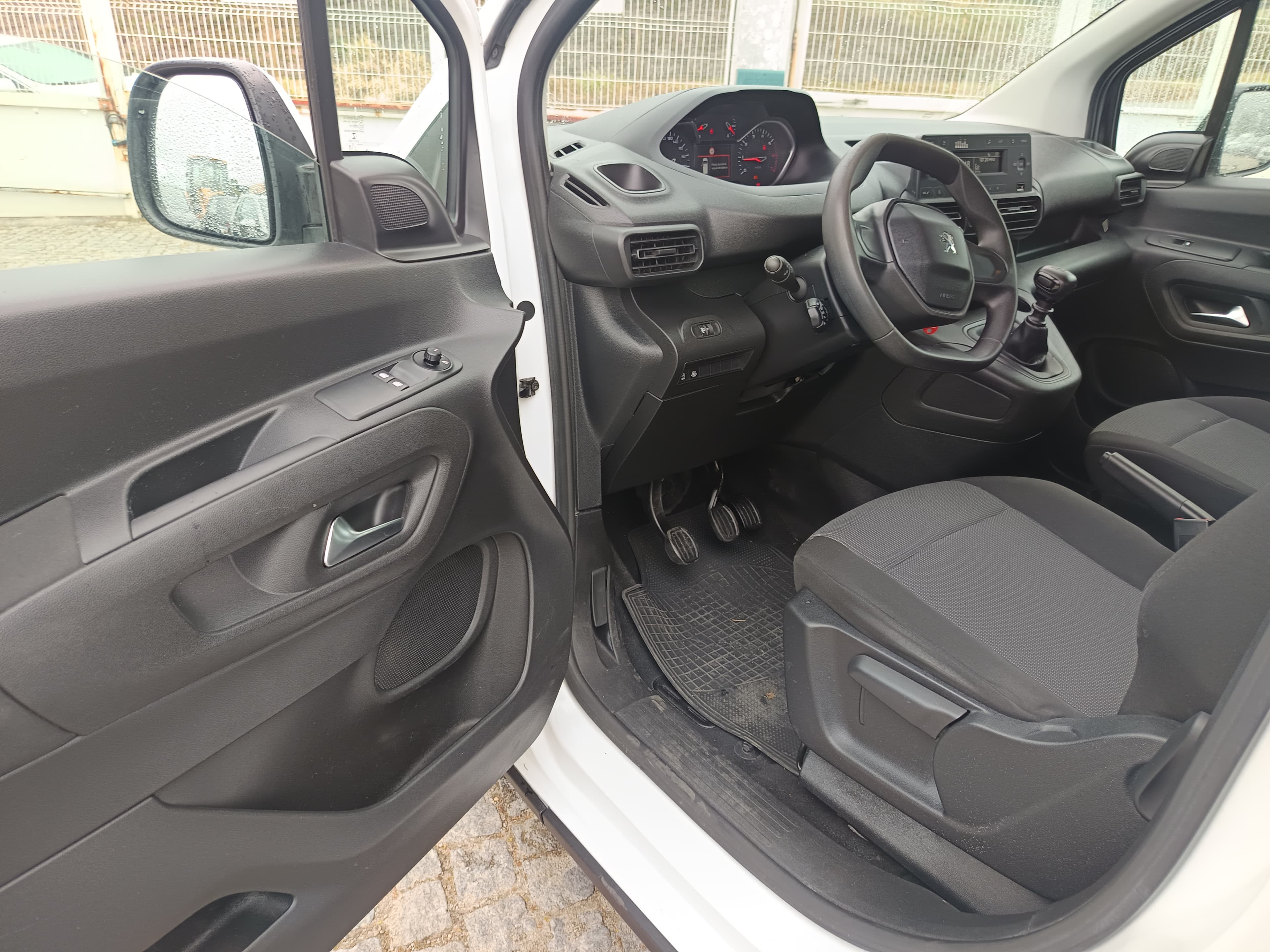 Peugeot Rifter · Ano 2021 — imagem 23