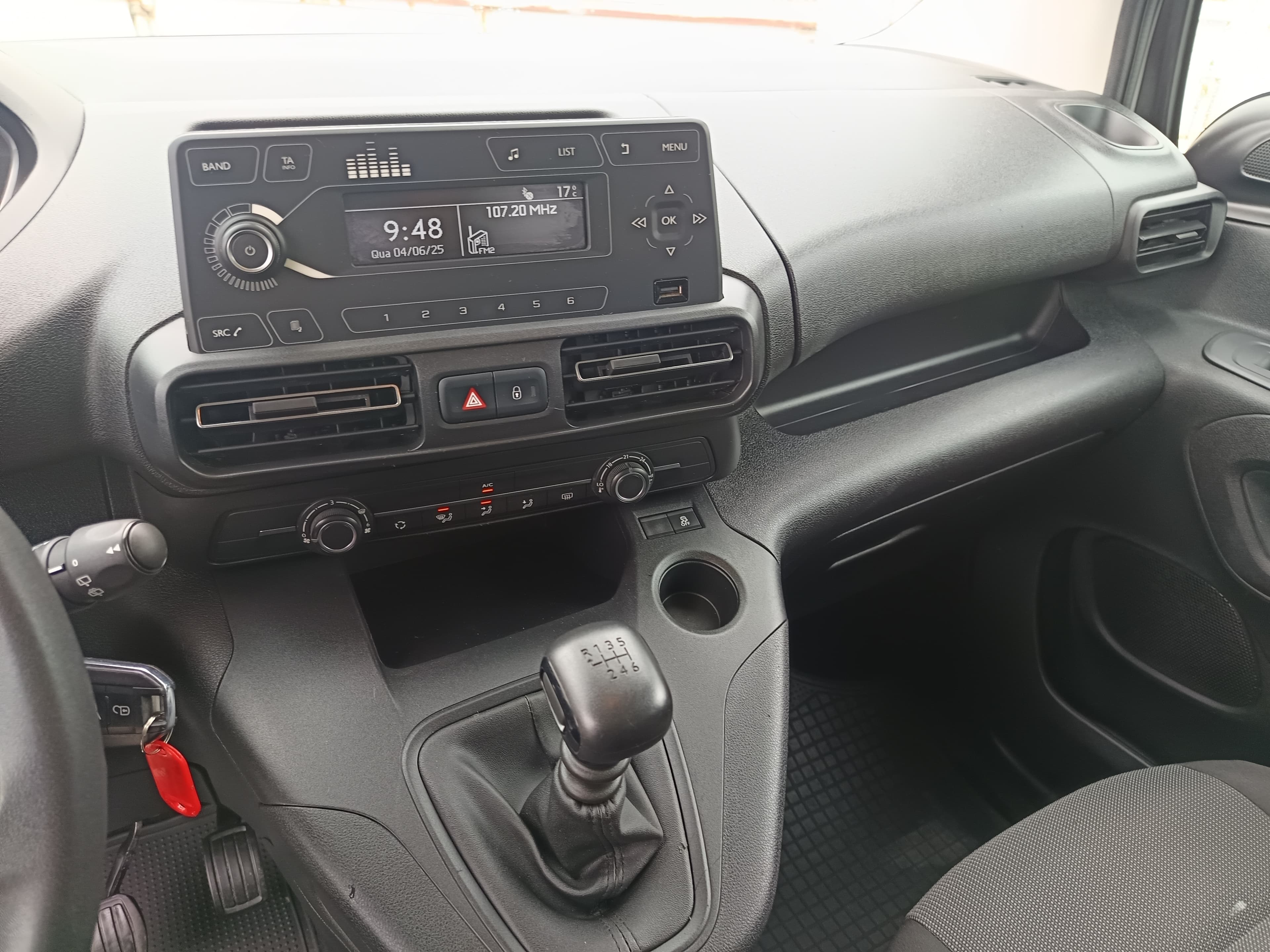 Peugeot Rifter · Ano 2021 — imagem 28
