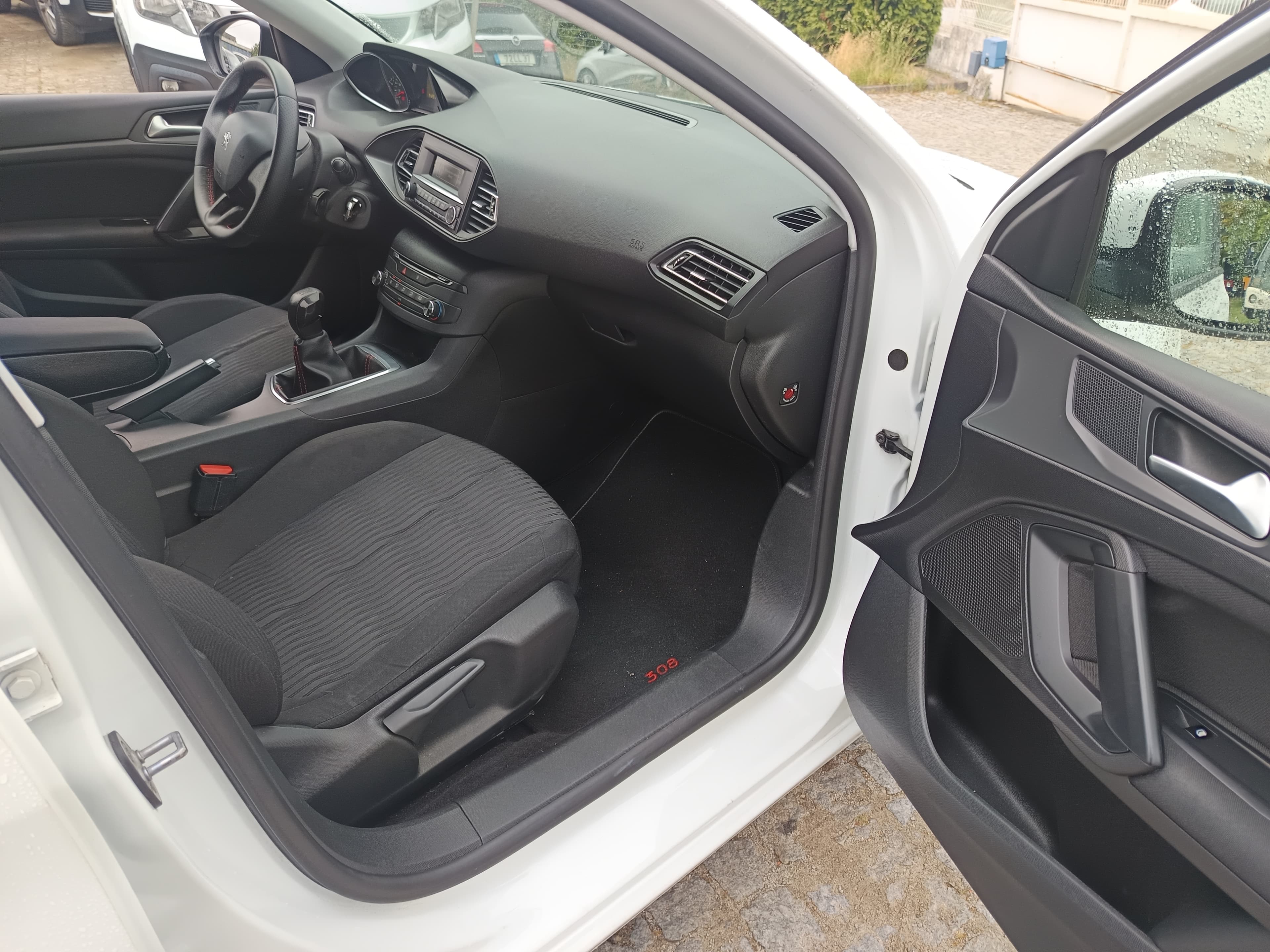 Peugeot 308 · Ano 2014 — imagen 30