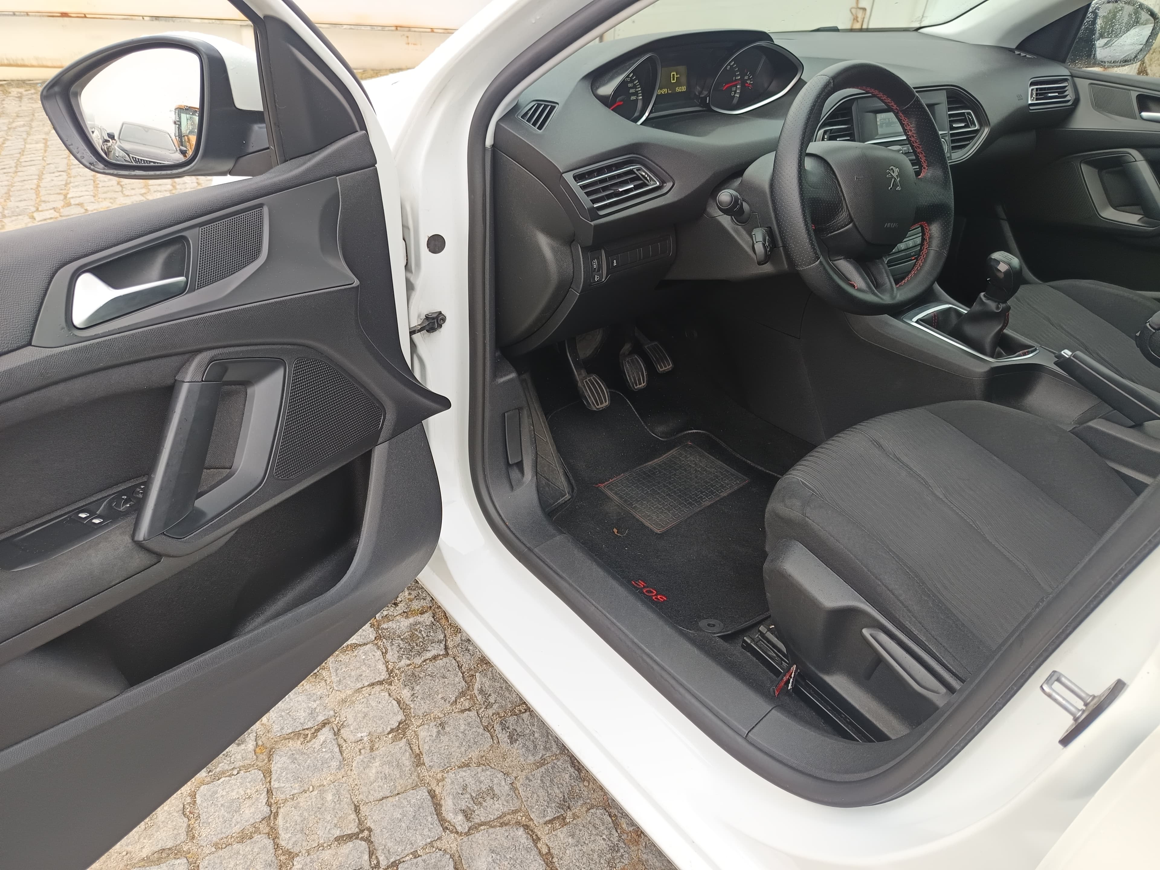 Peugeot 308 · Ano 2014 — imagen 37