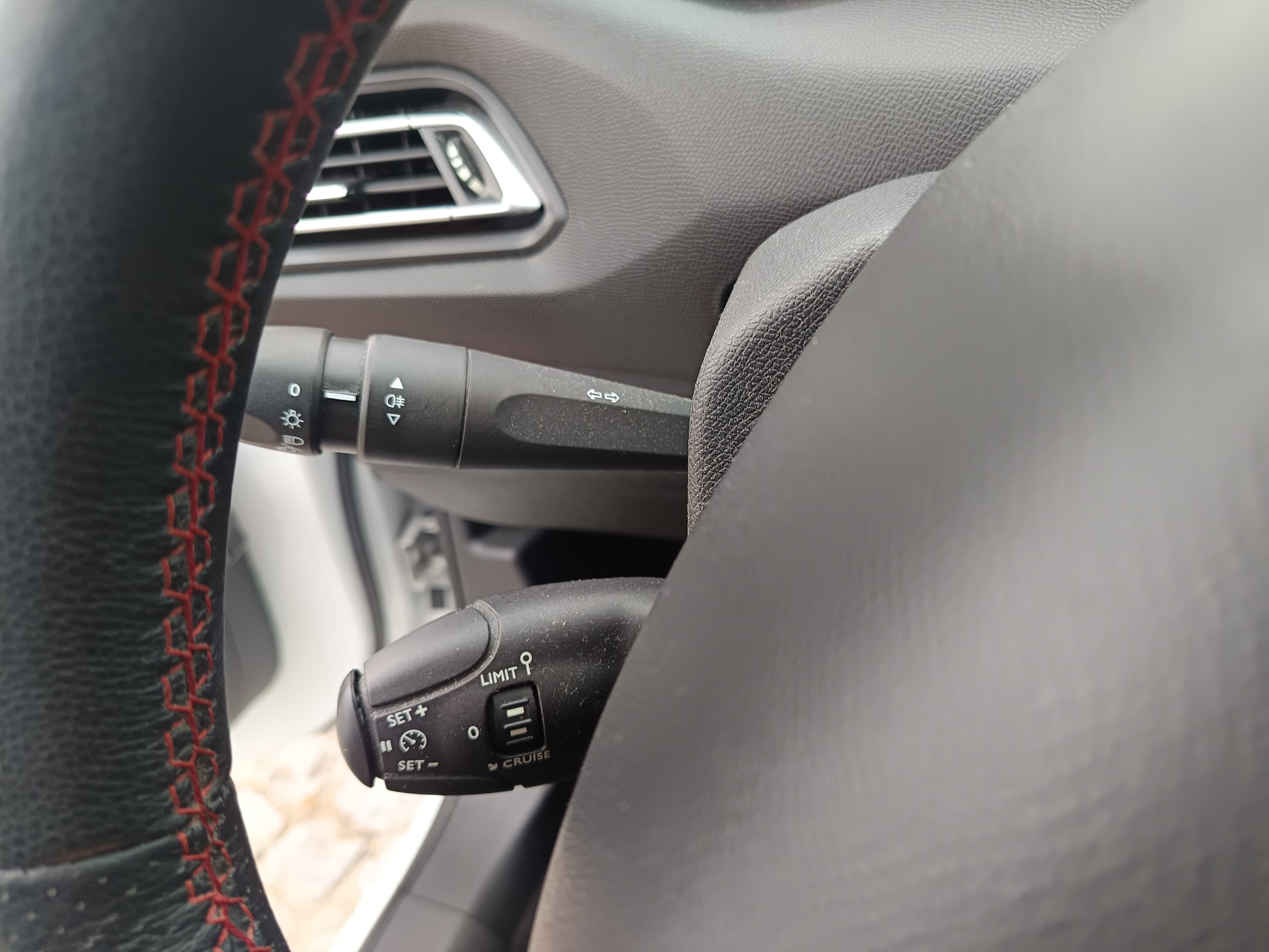 Peugeot 308 · Ano 2014 — imagen 25