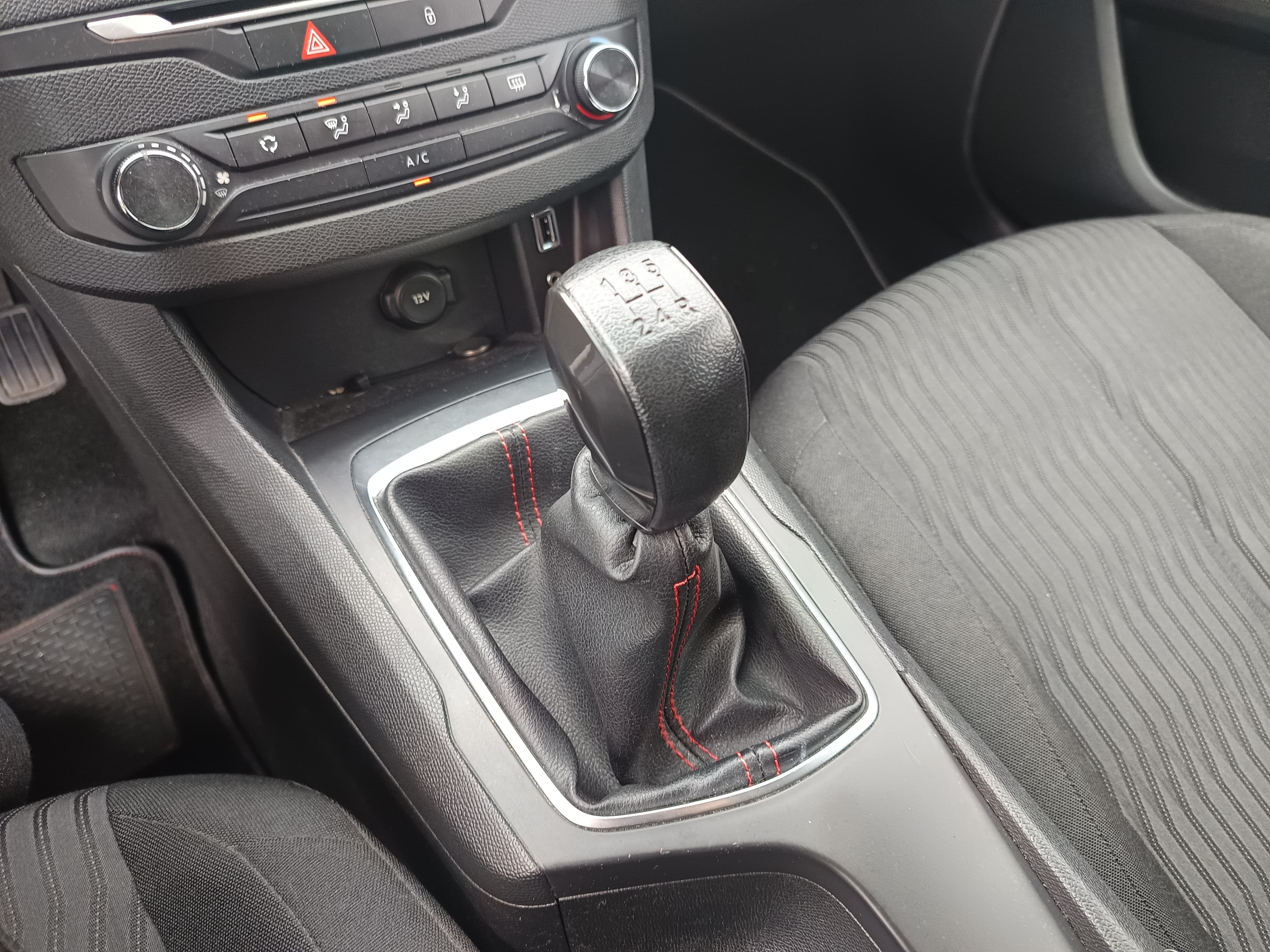 Peugeot 308 · Ano 2014 — imagen 22