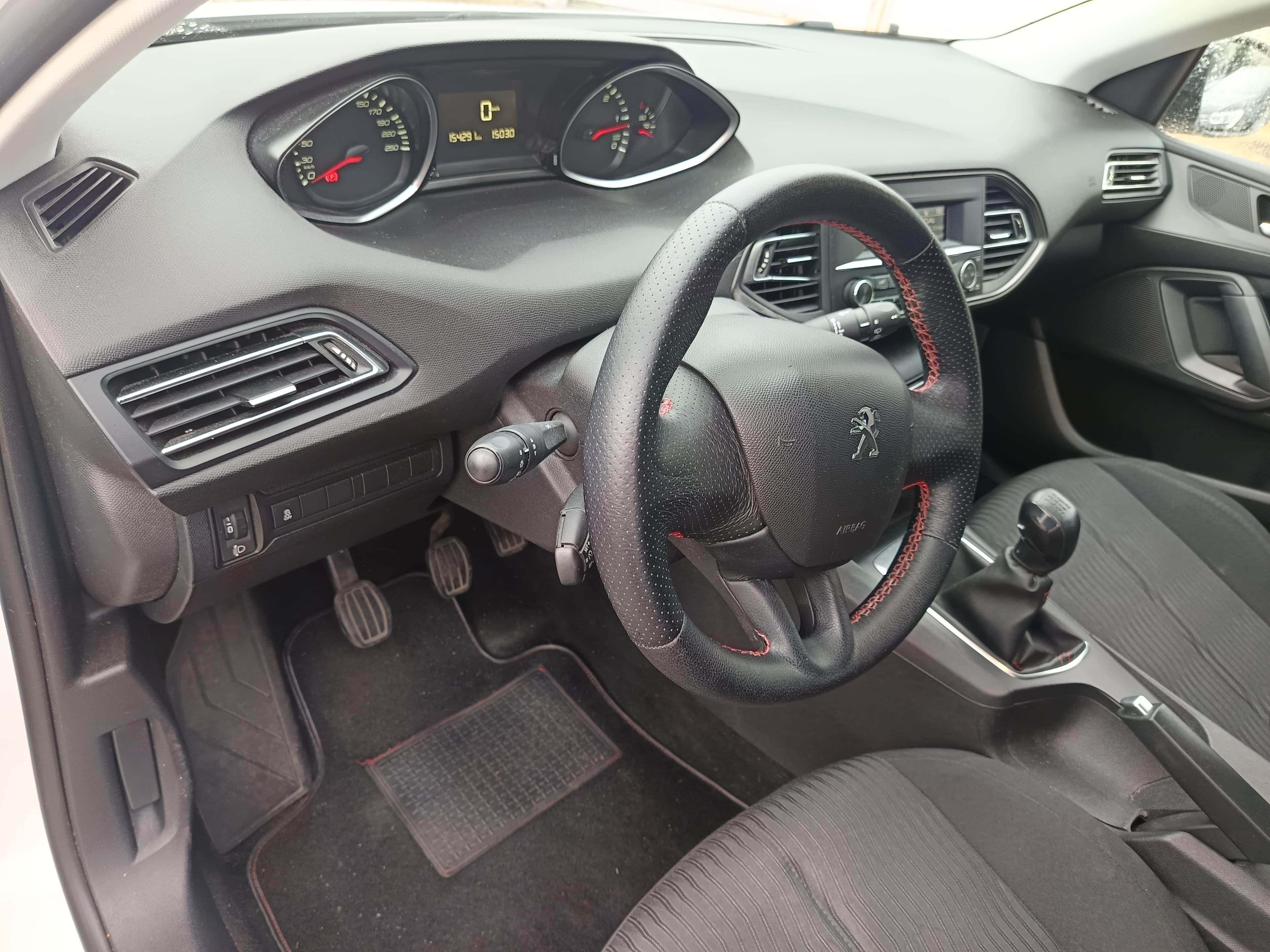 Peugeot 308 · Ano 2014 — imagen 18