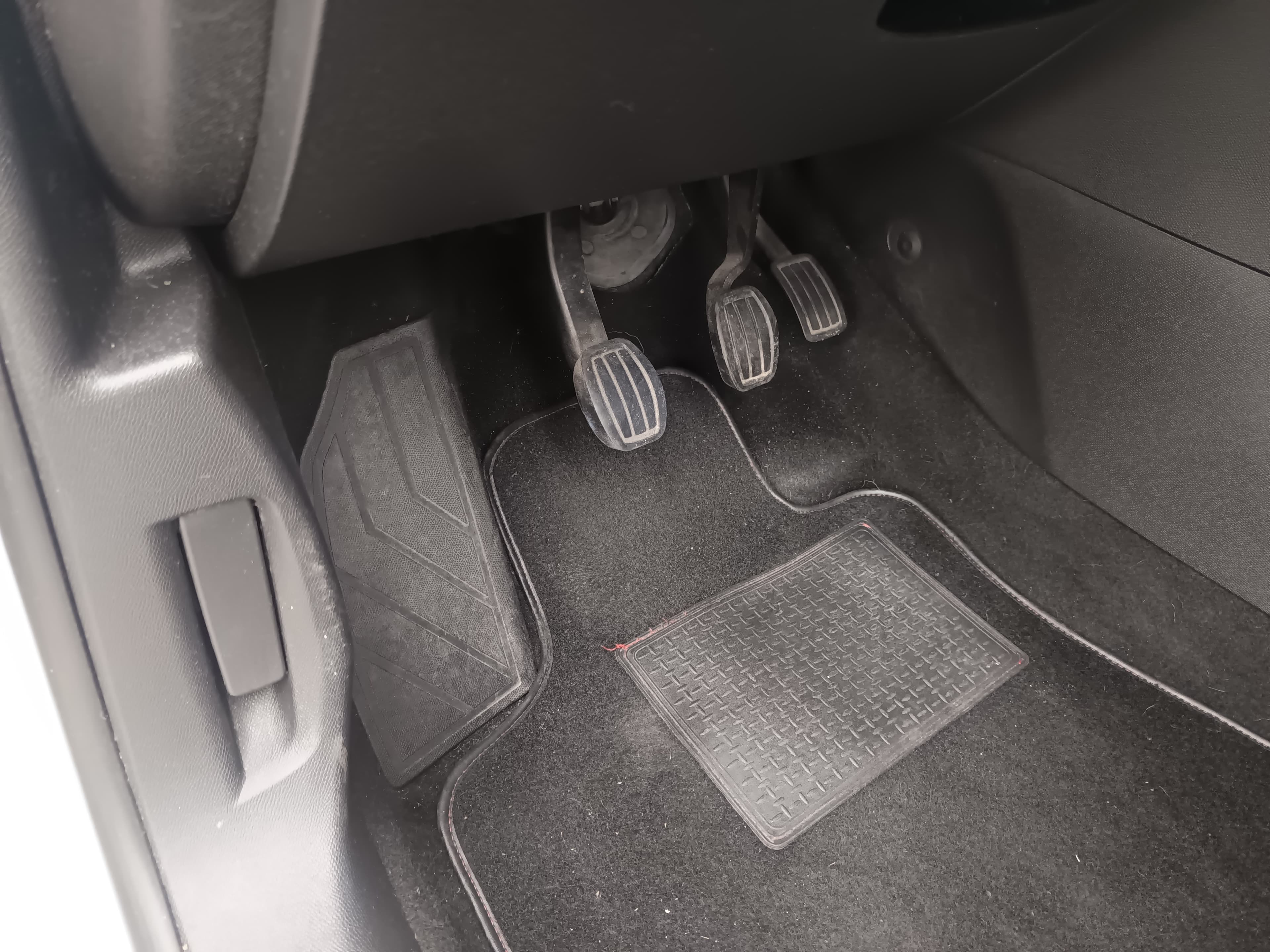 Peugeot 308 · Ano 2014 — imagen 40